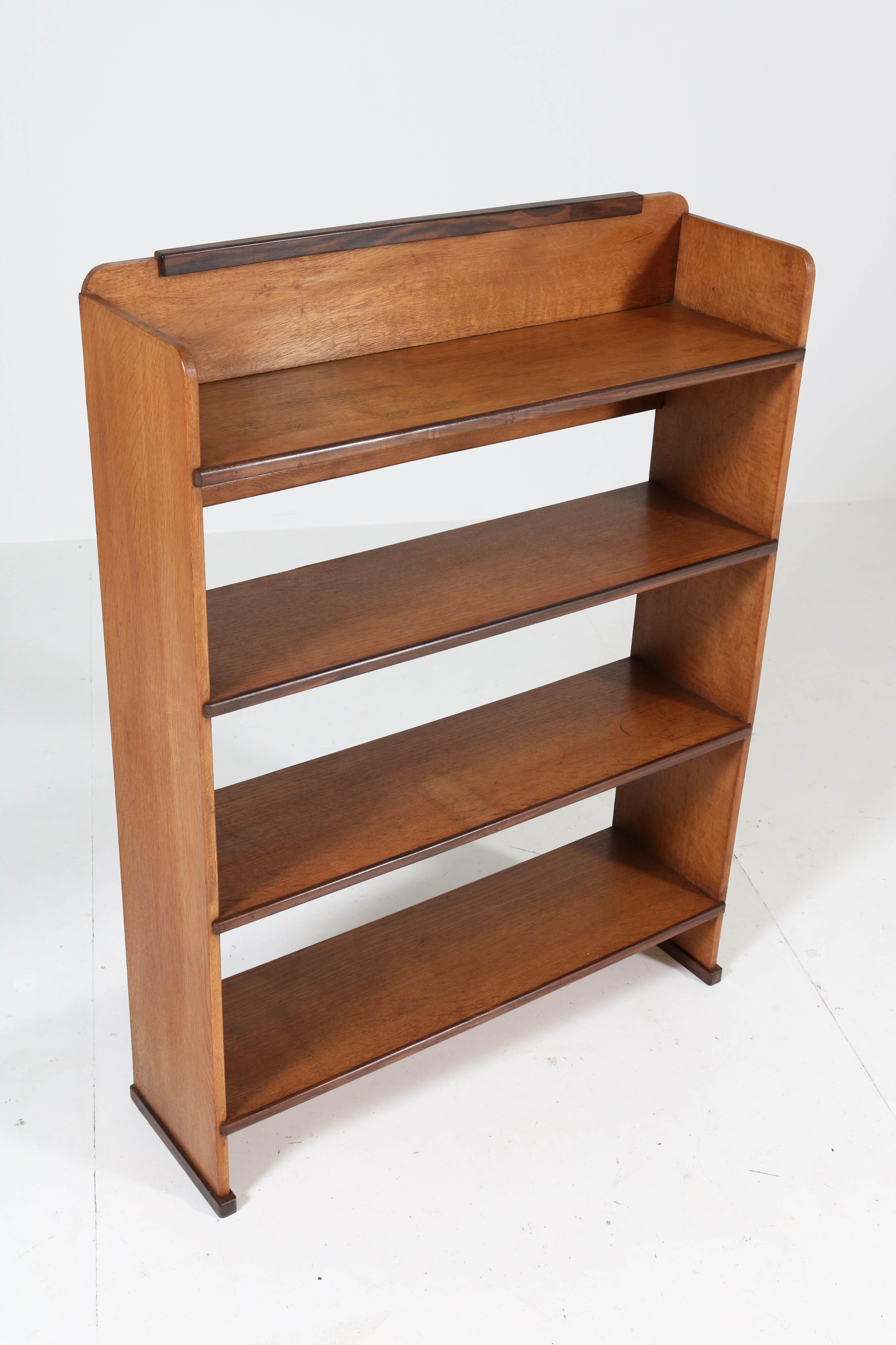 Two Oak Art Deco Haagse School Open Bookcases by P.E.L. Izeren, 1920s In Good Condition In Amsterdam, NL