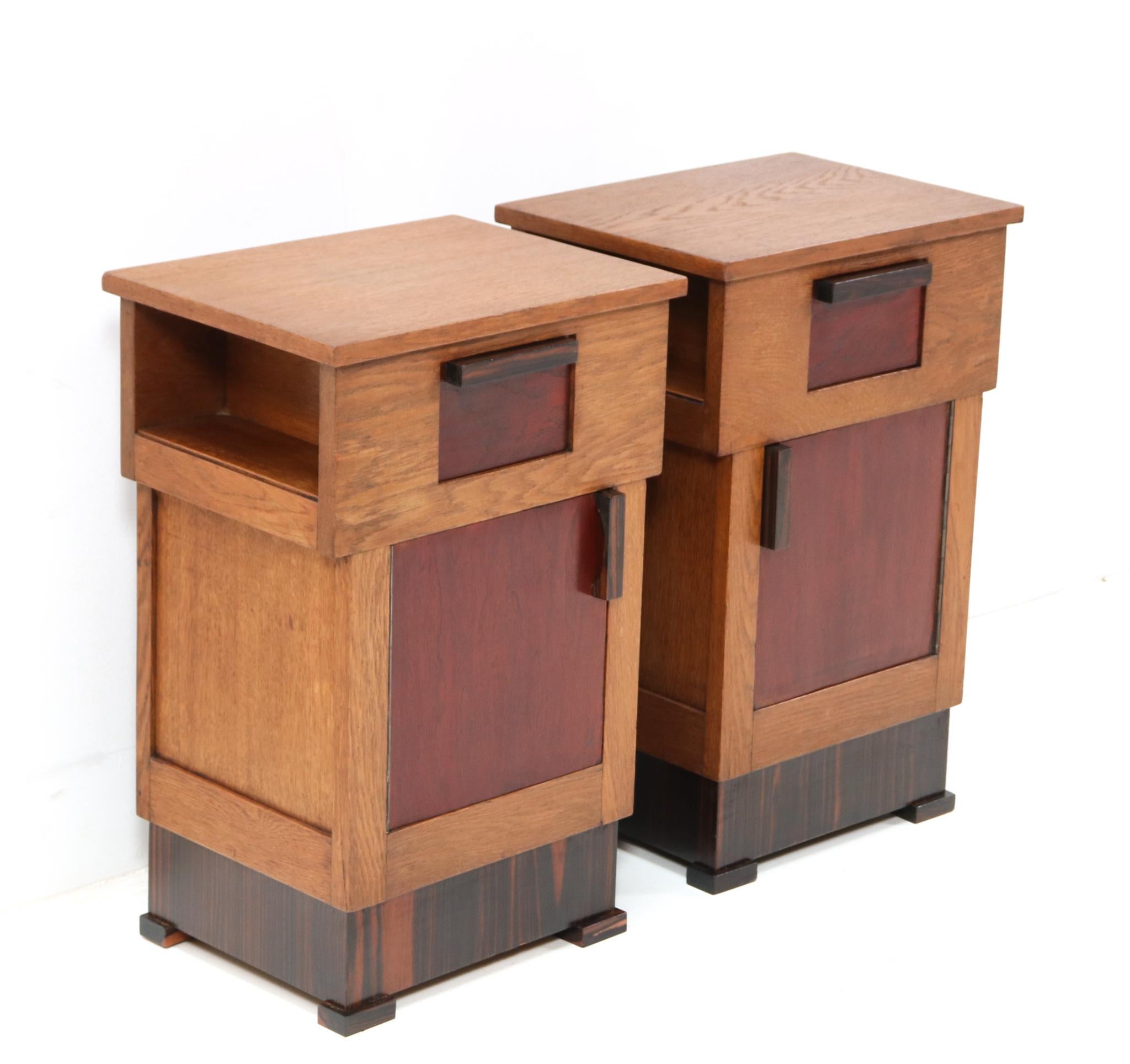 Two Oak Art Deco Modernist Nightstands or Bedside Tables, 1920s In Good Condition In Amsterdam, NL