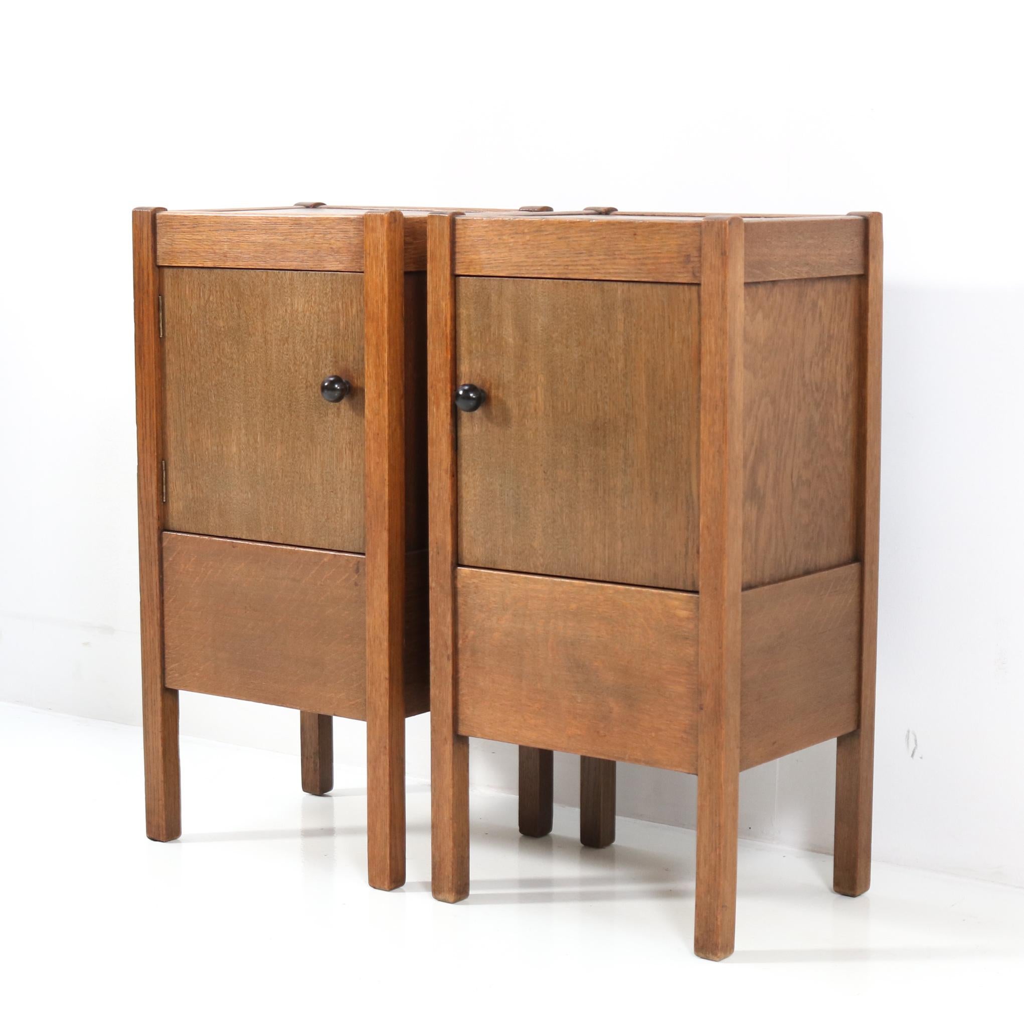 Two Oak Art Deco Nightstands by J.A. Muntendam for L.O.V. Oosterbeek, 1920s In Good Condition In Amsterdam, NL