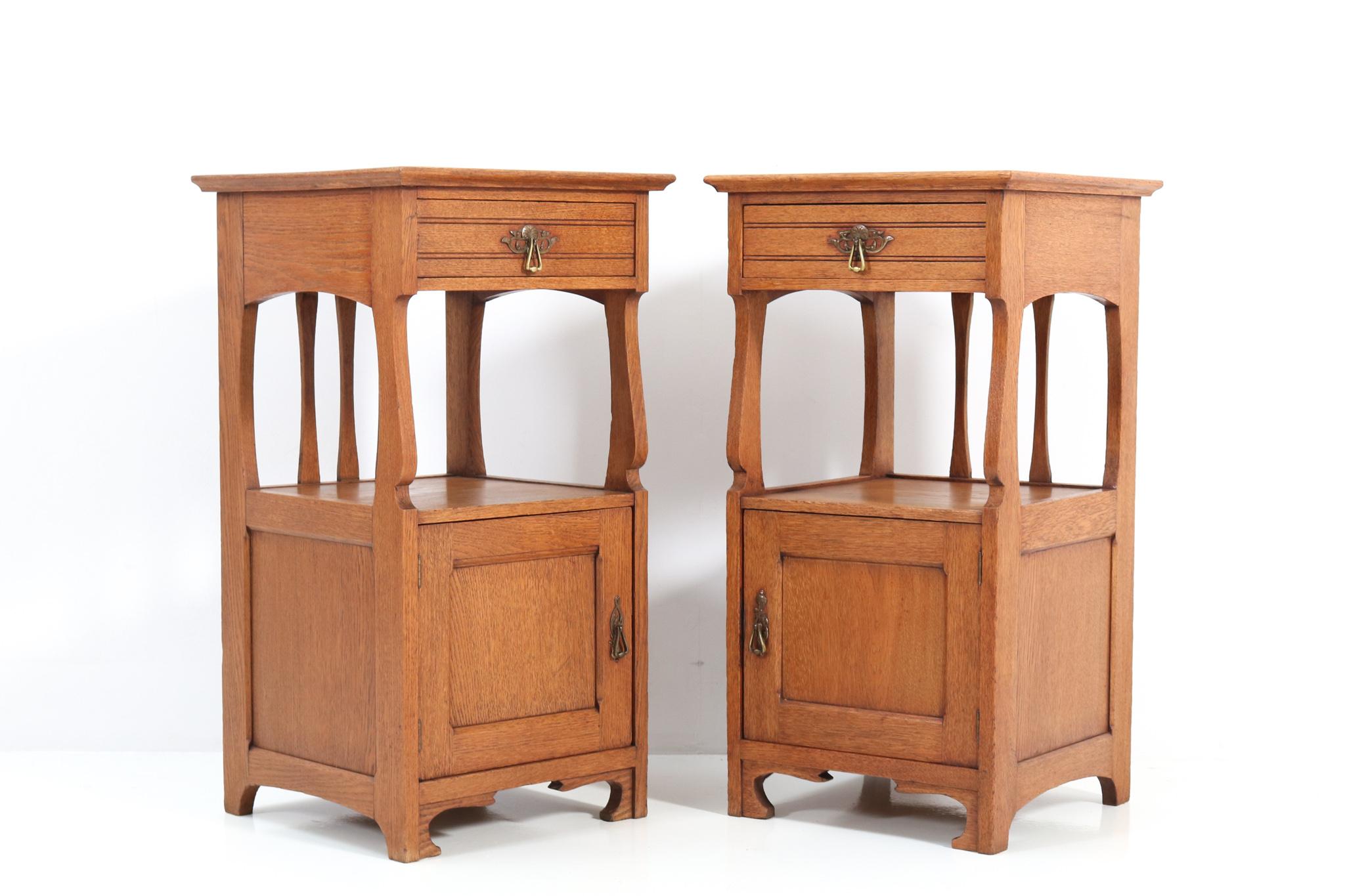 Two Oak Art Nouveau Arts & Crafts Nightstands or Bedside Tables, 1900s In Good Condition In Amsterdam, NL