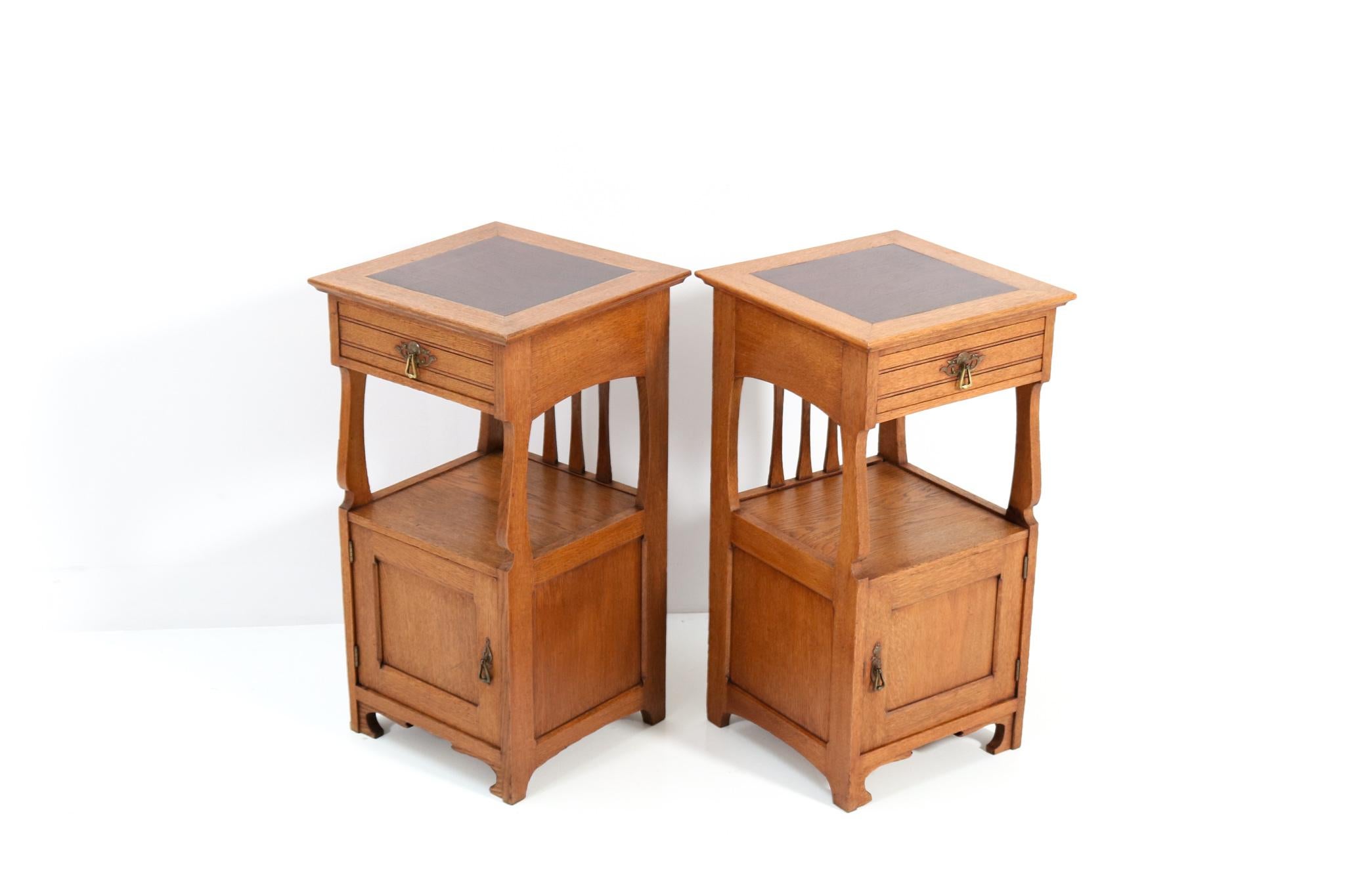 Two Oak Art Nouveau Arts & Crafts Nightstands or Bedside Tables, 1900s 1
