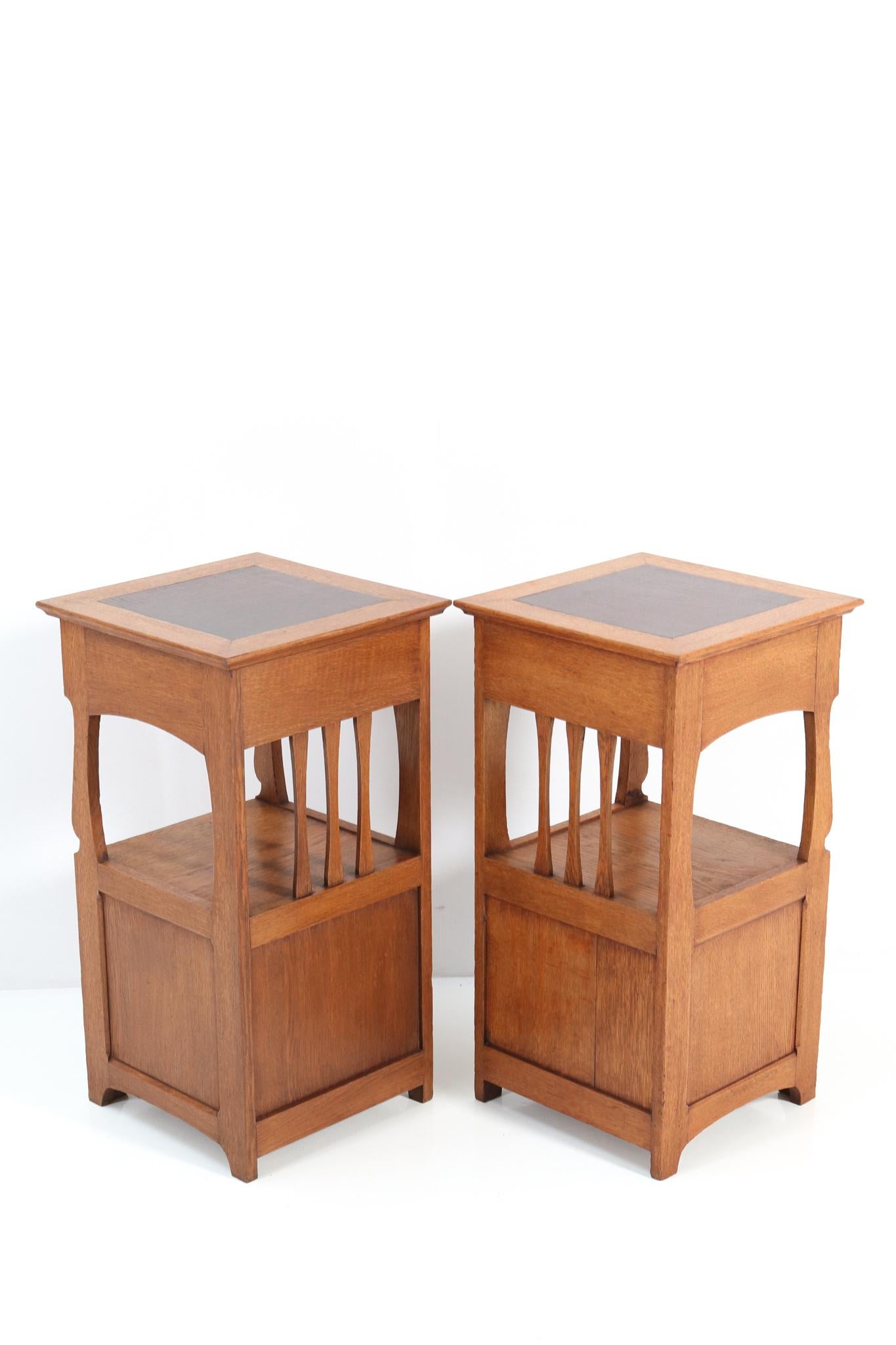 Two Oak Art Nouveau Arts & Crafts Nightstands or Bedside Tables, 1900s 2