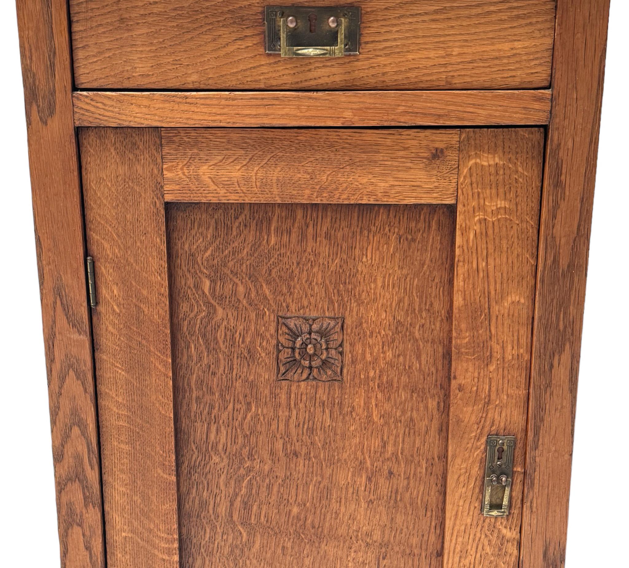 Two Oak Arts & Crafts Art Nouveau Nightstands or Bedside Tables, 1900s 2