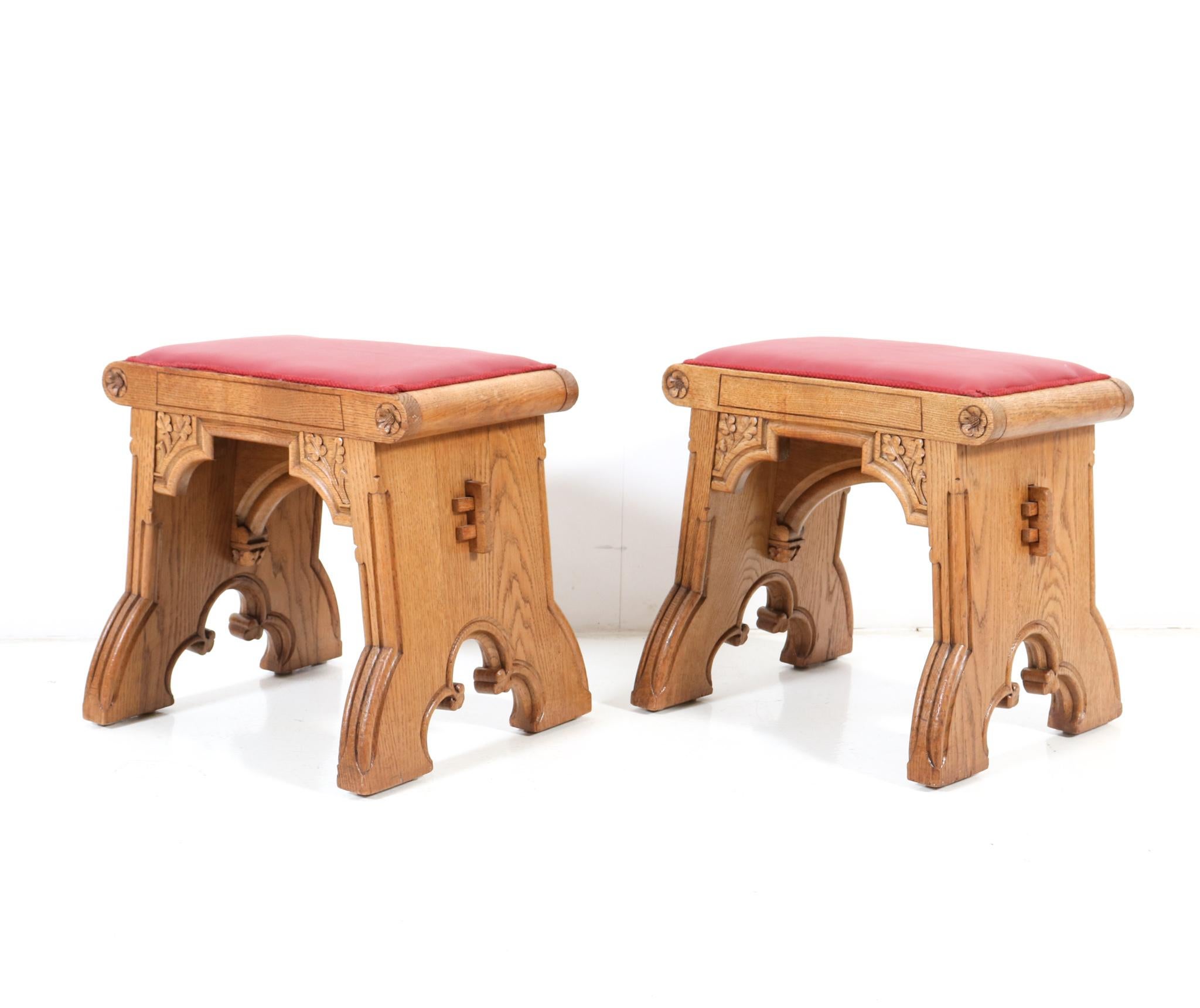 Two Oak Gothic Revival Stools, 1900s For Sale 3