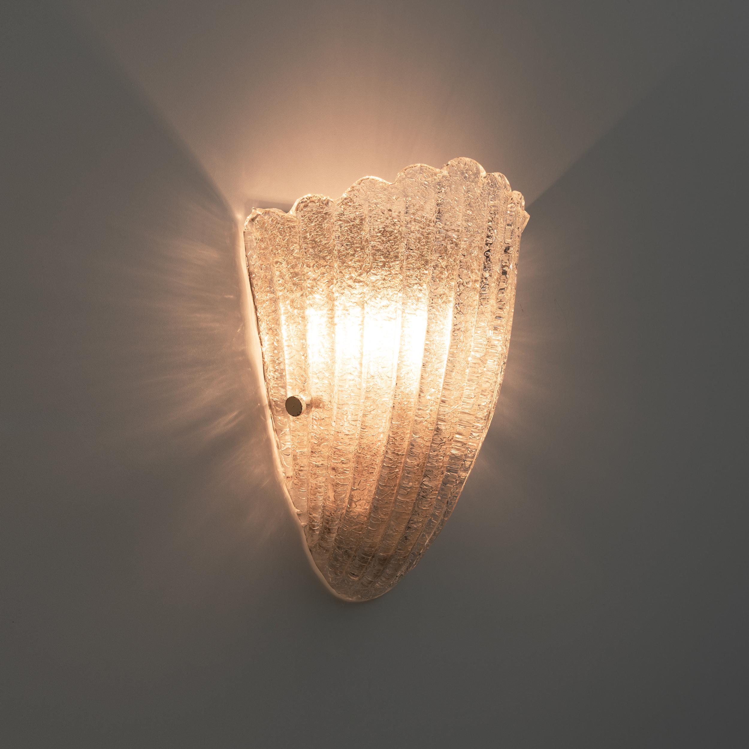 Two of Barovier Mid-Century Modern Italian Murano Glass Shell Sconces, 1960s In Good Condition In Puglia, Puglia