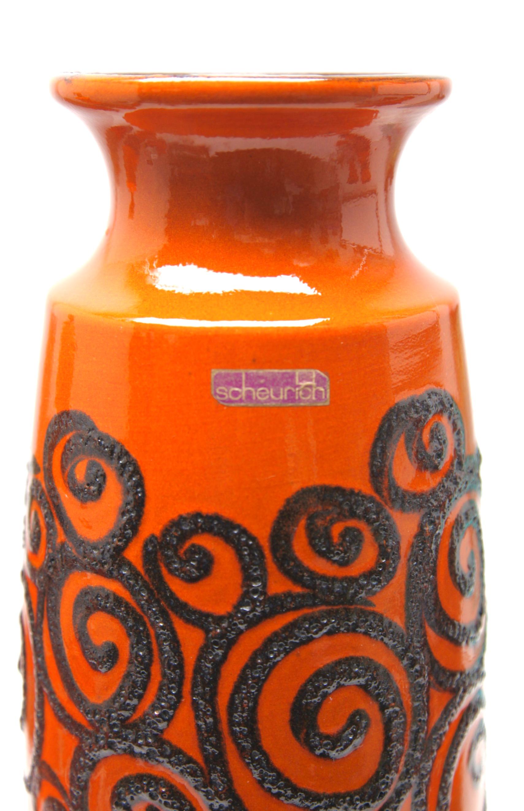 Allemand Deux vases en lave grasse orange 'Scheurich 239-41 décoré de trails en lave en vente
