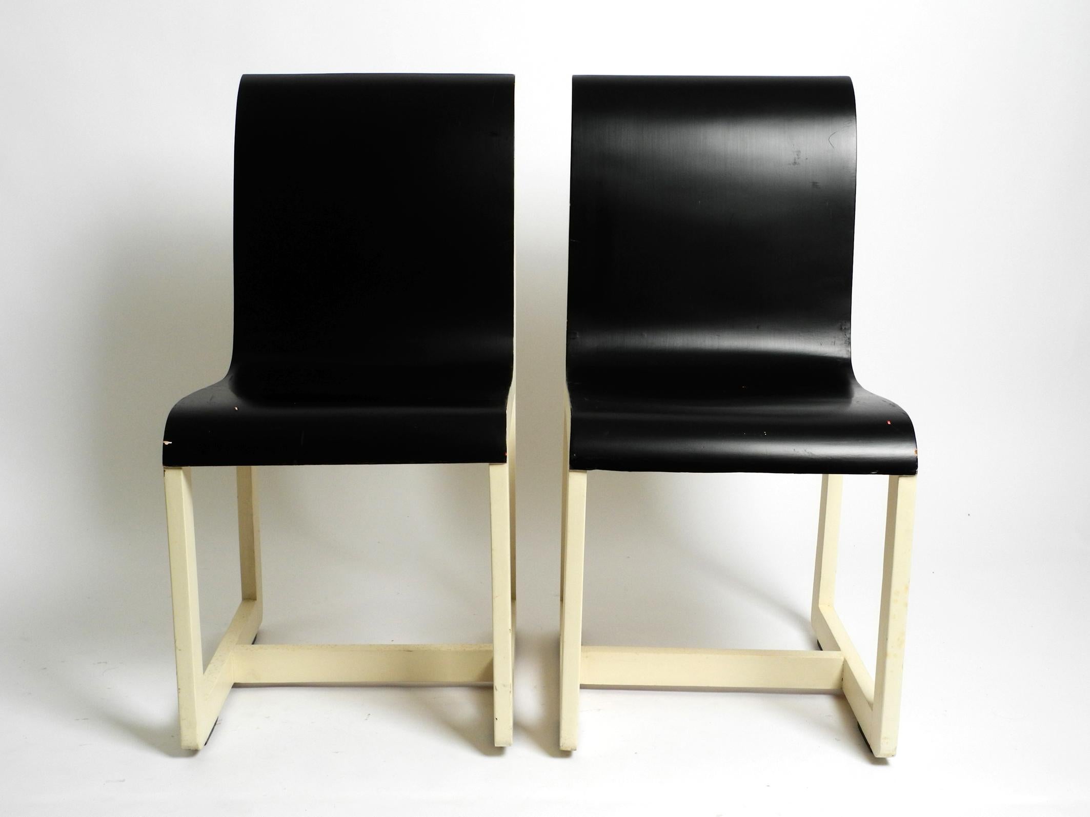 Deux chaises en bois originales des années 1930 réalisées par le célèbre étudiant du Bauhaus Peter Keler Bon état - En vente à München, DE