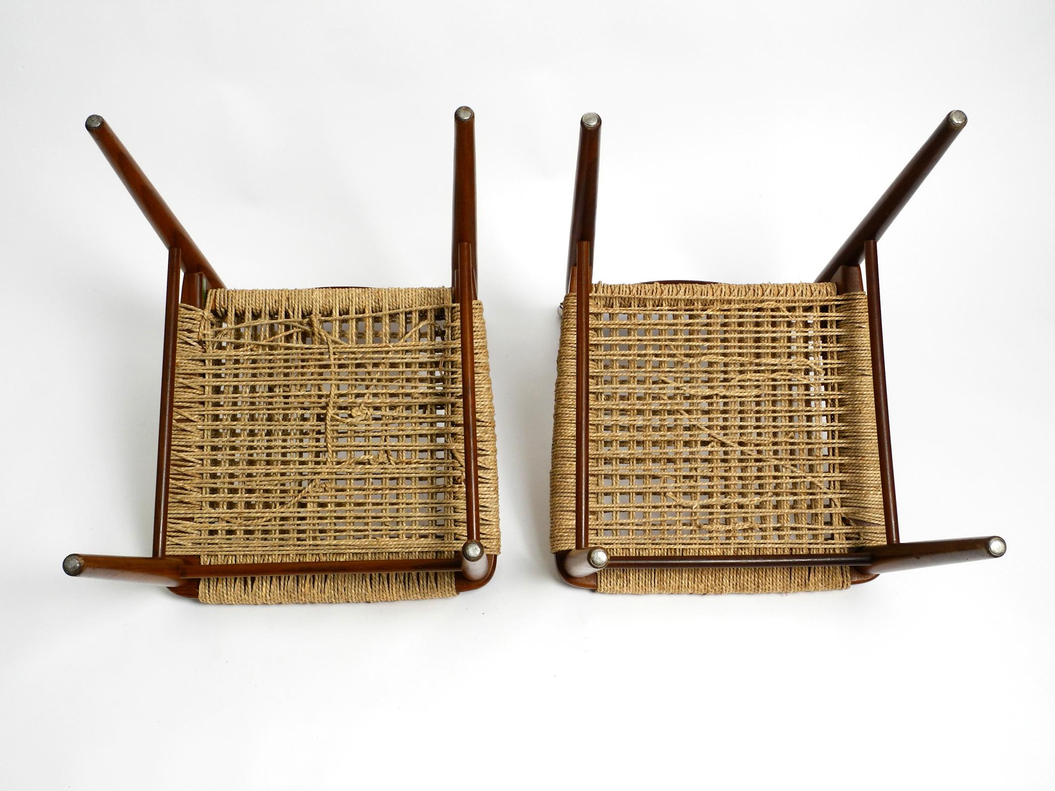 Deux chaises Wilkhahn originales des années 1960 en noyer avec assise en osier en vente 3