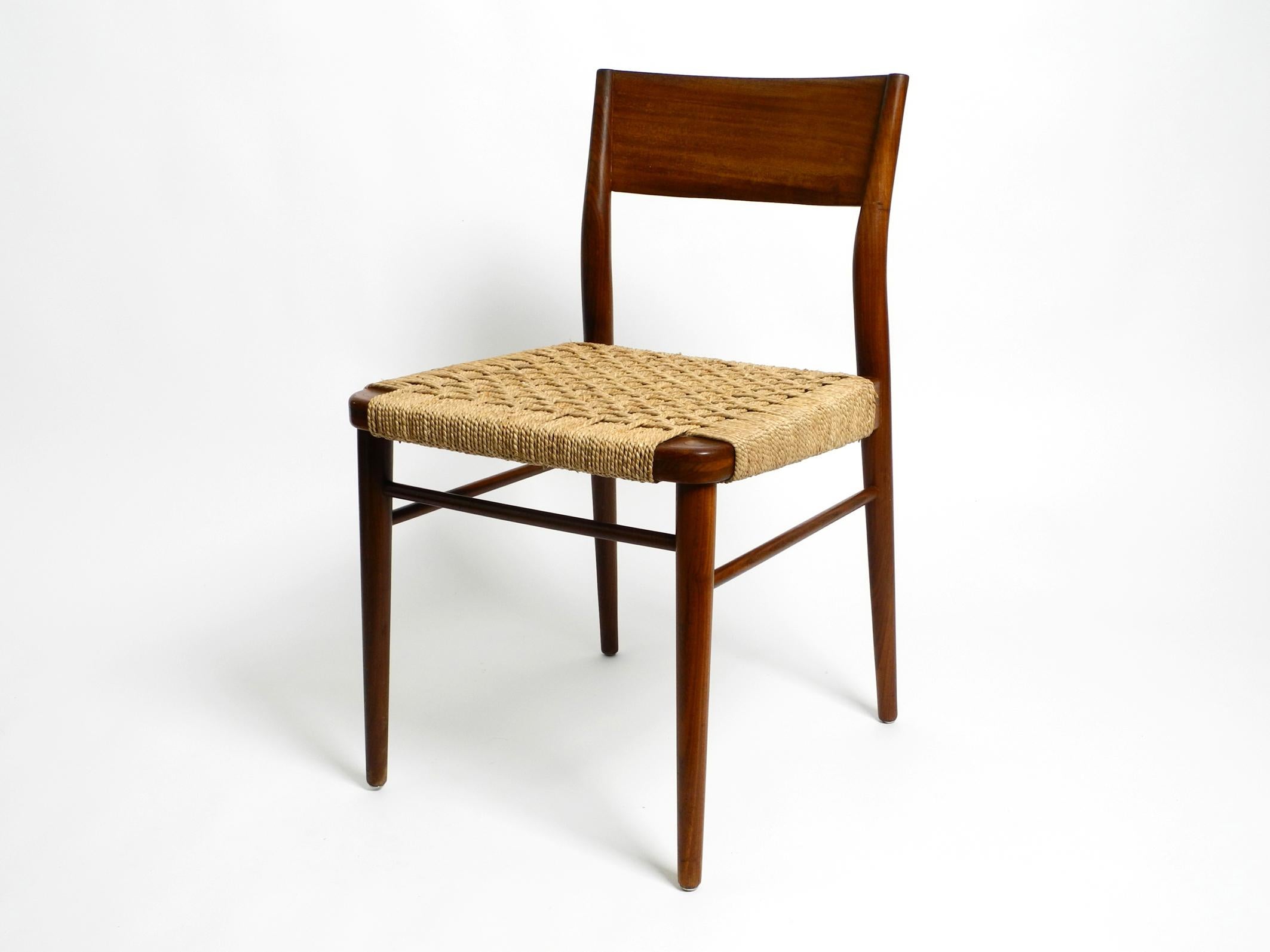 Deux chaises Wilkhahn originales des années 1960 en noyer avec assise en osier en vente 11