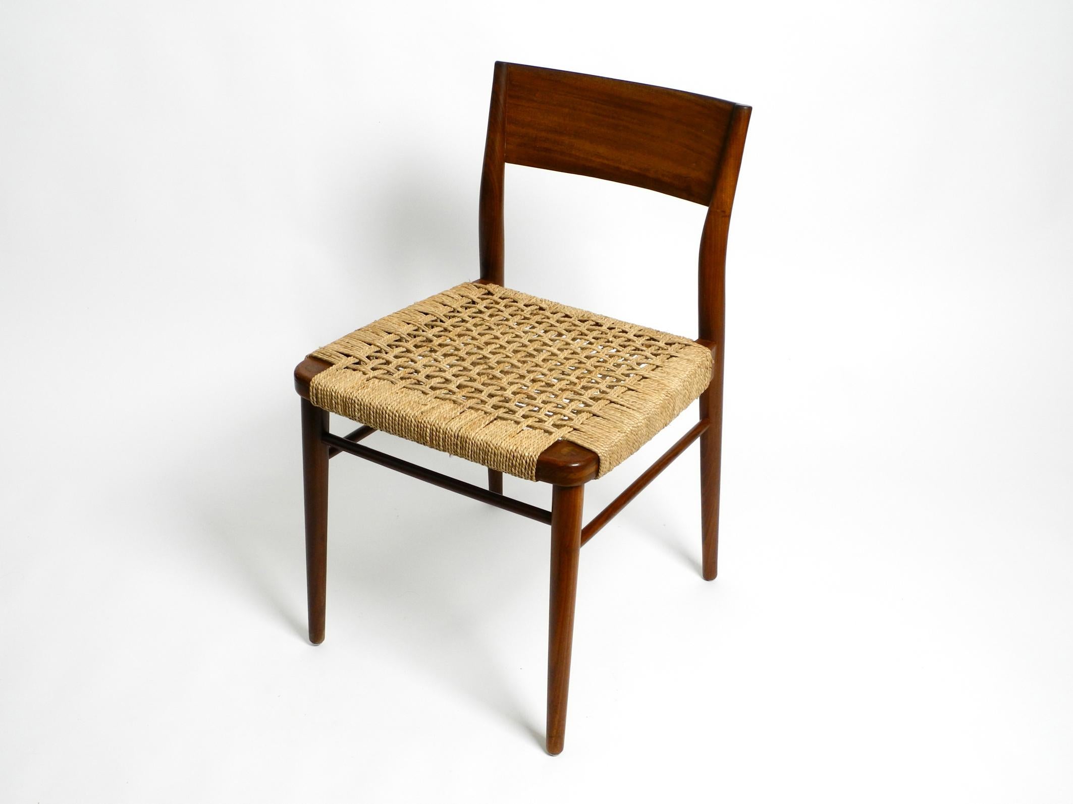 Zwei Original 1960er Wilkhahn-Stühle aus Nussbaum mit Rohrgeflecht im Angebot 13