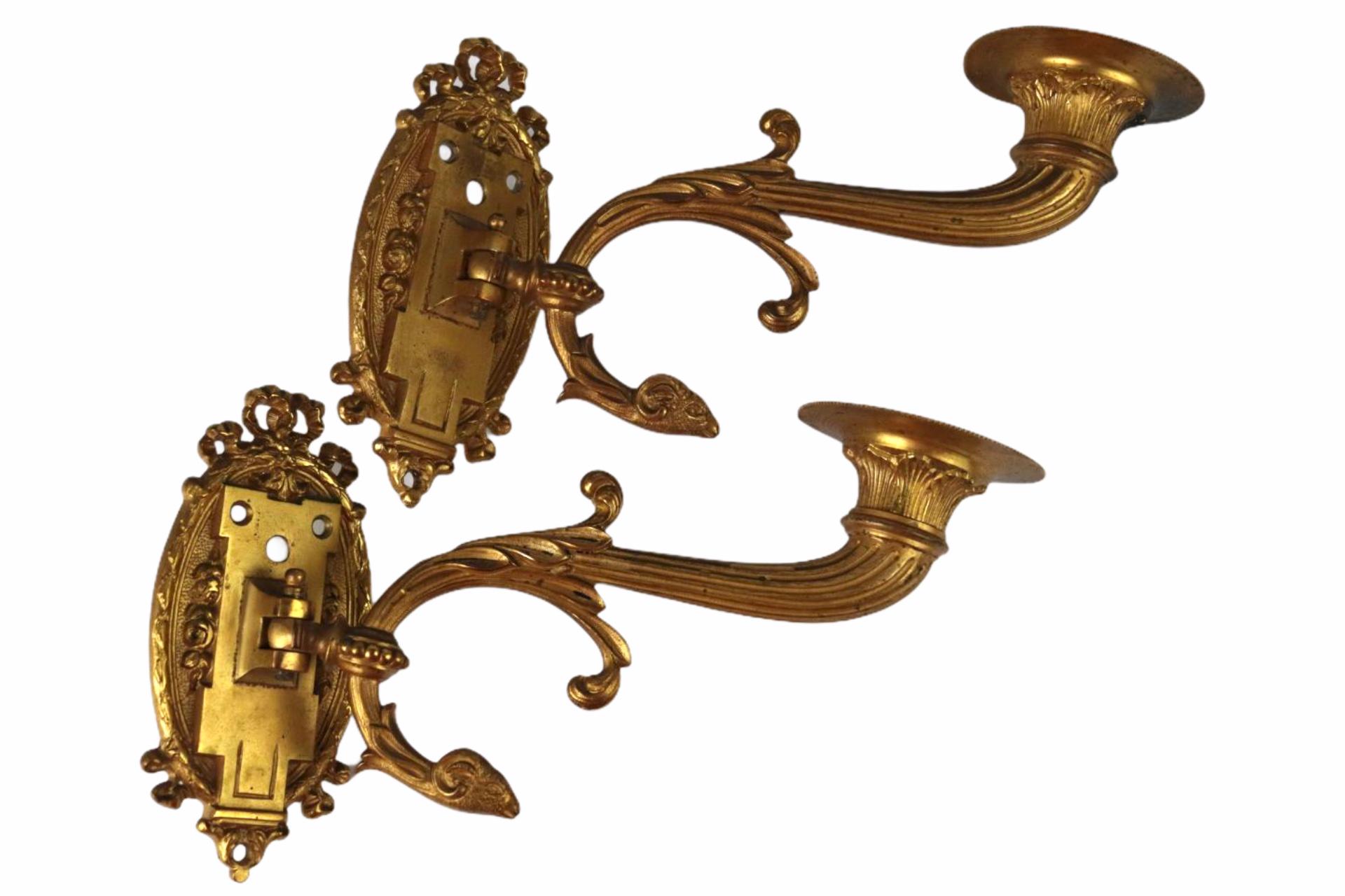 This is a 1850s pair of arm candle piano or wall sconces. Nice patina to the metal and an all original condition. Look at this beautiful Ram heads on the arms. They are so cute.