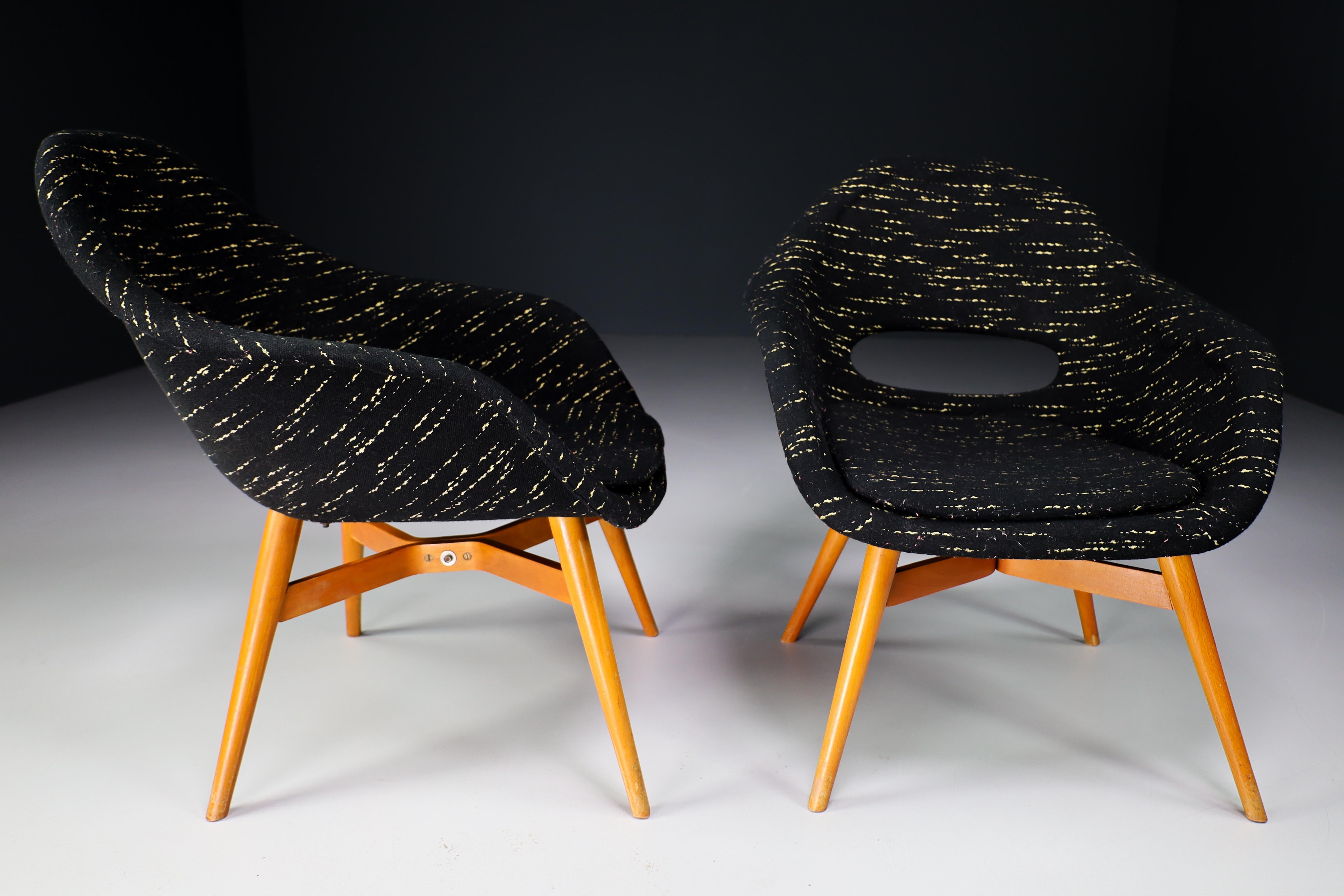 Two Original Easy Chairs by Miroslav Navratil in Original Fabric, circa 1960 For Sale 1