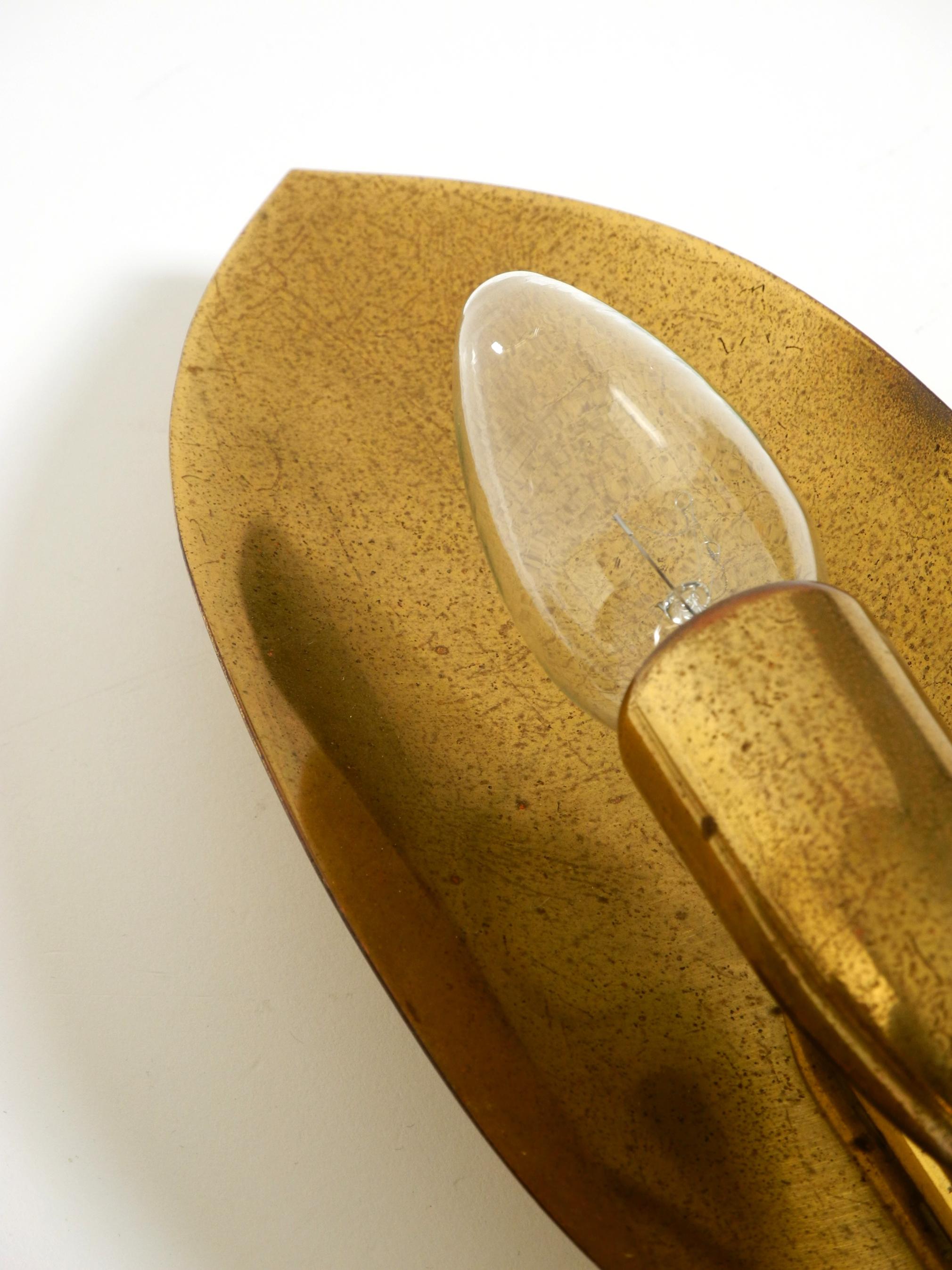 Deux lampes murales en laiton en forme de cône, originales et enchanteresses, de style moderne du milieu du siècle dernier. en vente 5