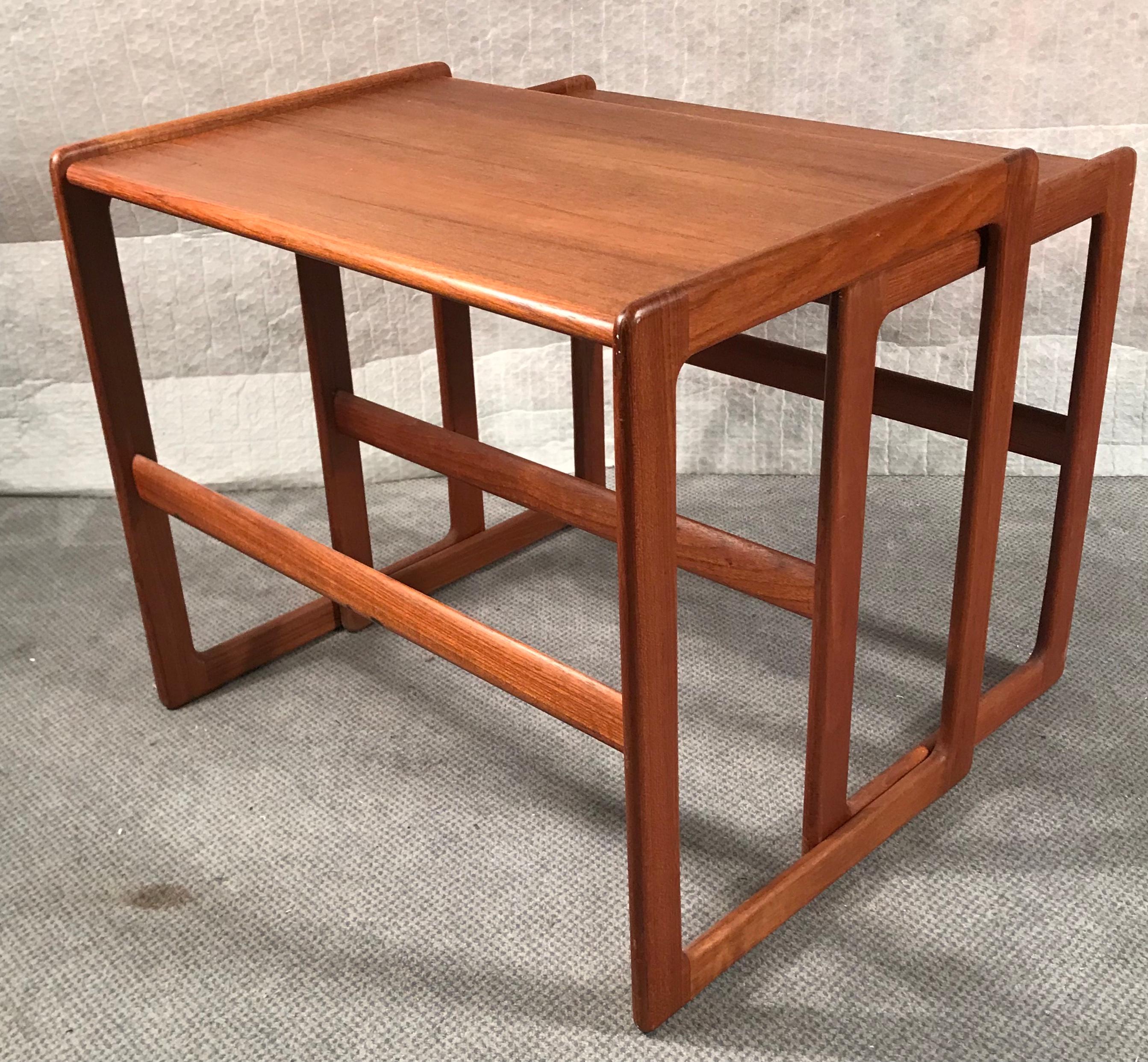 Two Original Mid-Century Nesting Tables by Morgen-Kohl, Denmark, 1960's In Good Condition For Sale In Belmont, MA