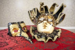 Deux masques vénitiens originaux de Ca'Macana en papier mâché - Contemporary