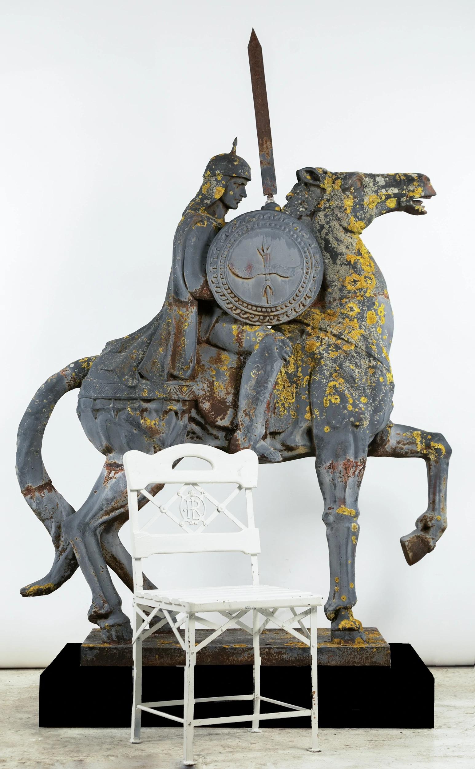 Two Ottoman horsemen, large cast iron garden statues pendant, France, circa 1950 In Good Condition For Sale In Paris, FR