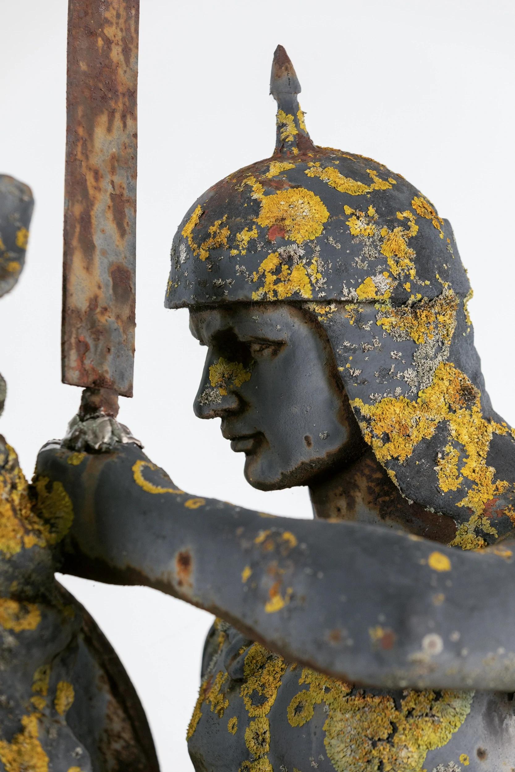 Iron Two Ottoman horsemen, large cast iron garden statues pendant, France, circa 1950 For Sale