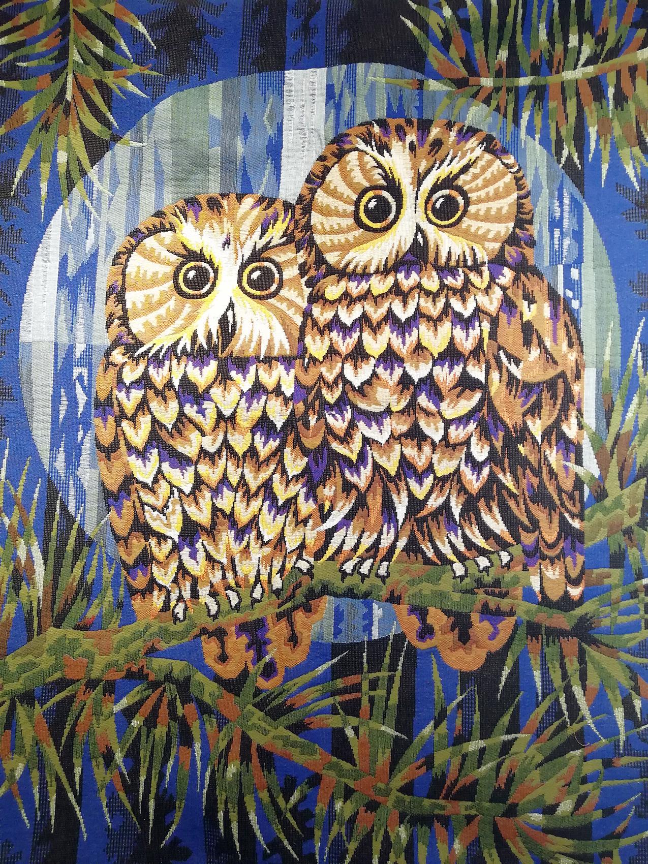 Midcentury wall tapestry by Alain Cornic.
Entitled “Two owls”.
Showcases a landscape scene of “two owls” motif vertical design with shades of blue and brown colors.
Made of woven wool and have a bolduc on the reverse.