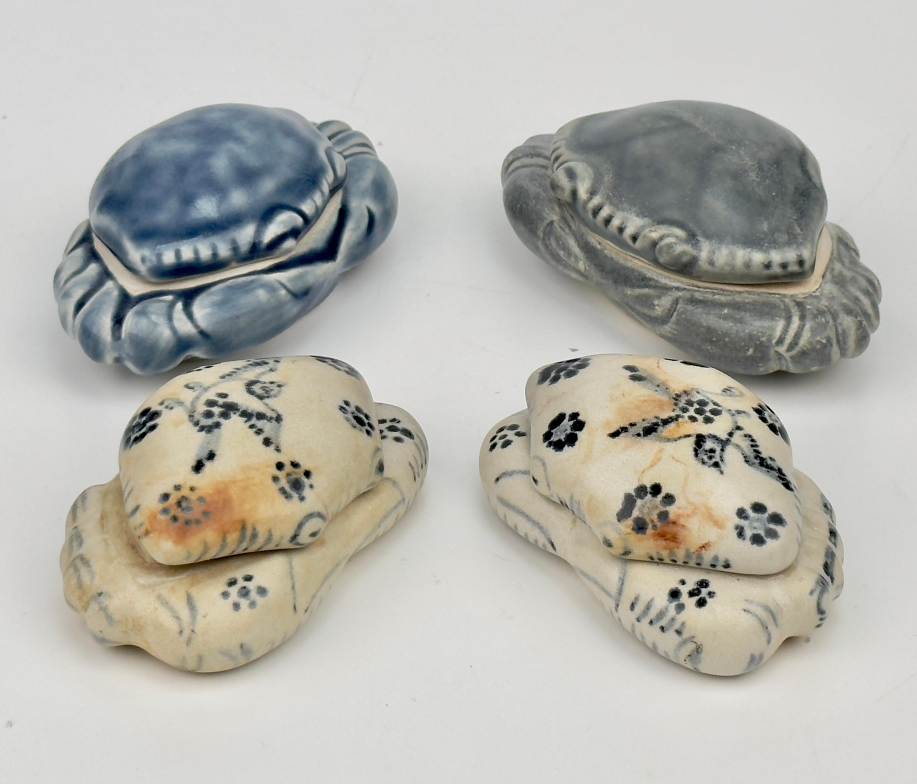 Ceramica Due coppie di scatole di granchio in porcellana annamese, XV secolo, dinastia Le in vendita
