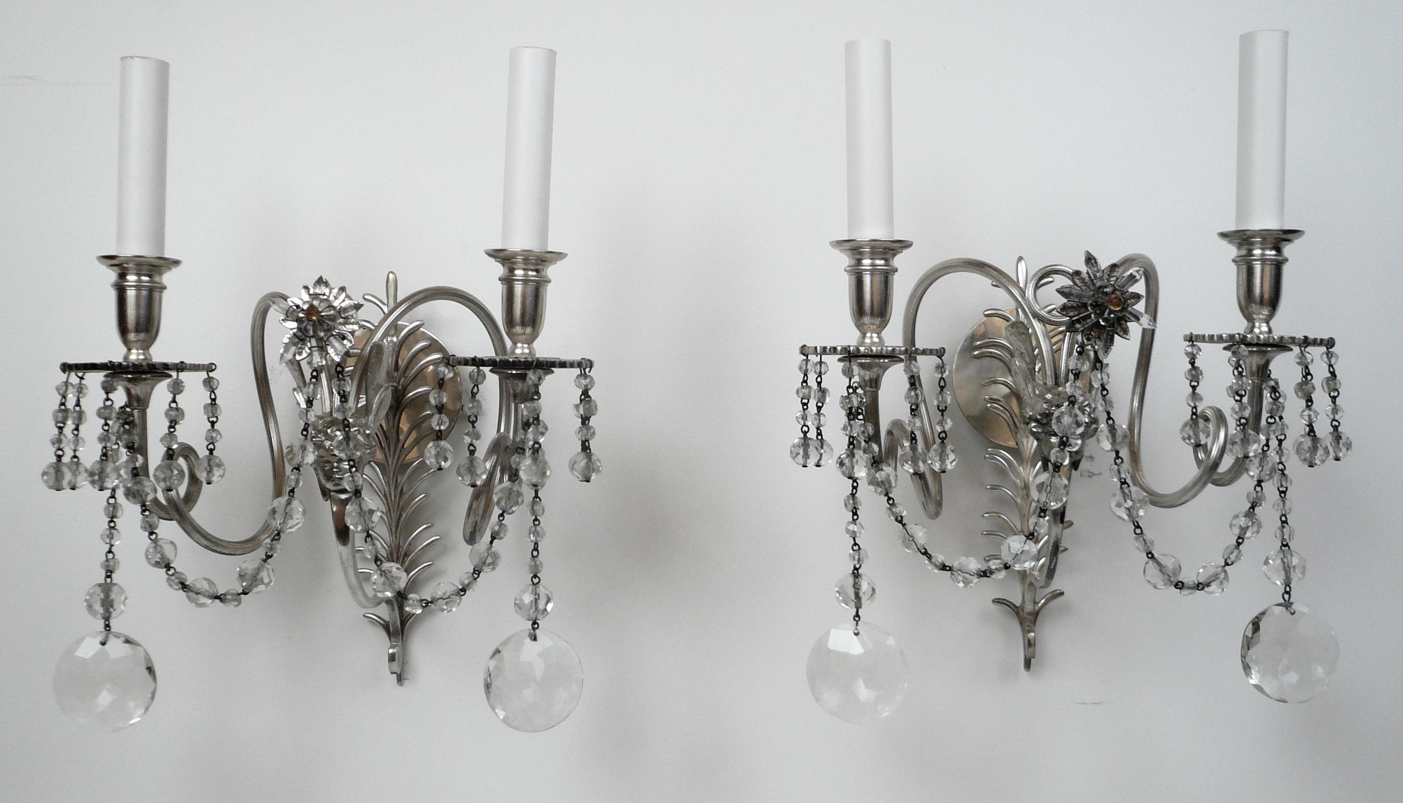 Paare E. F. Caldwell, geflügelte Putten-Wandleuchter aus versilberter Bronze und Kristall (Versilbert) im Angebot