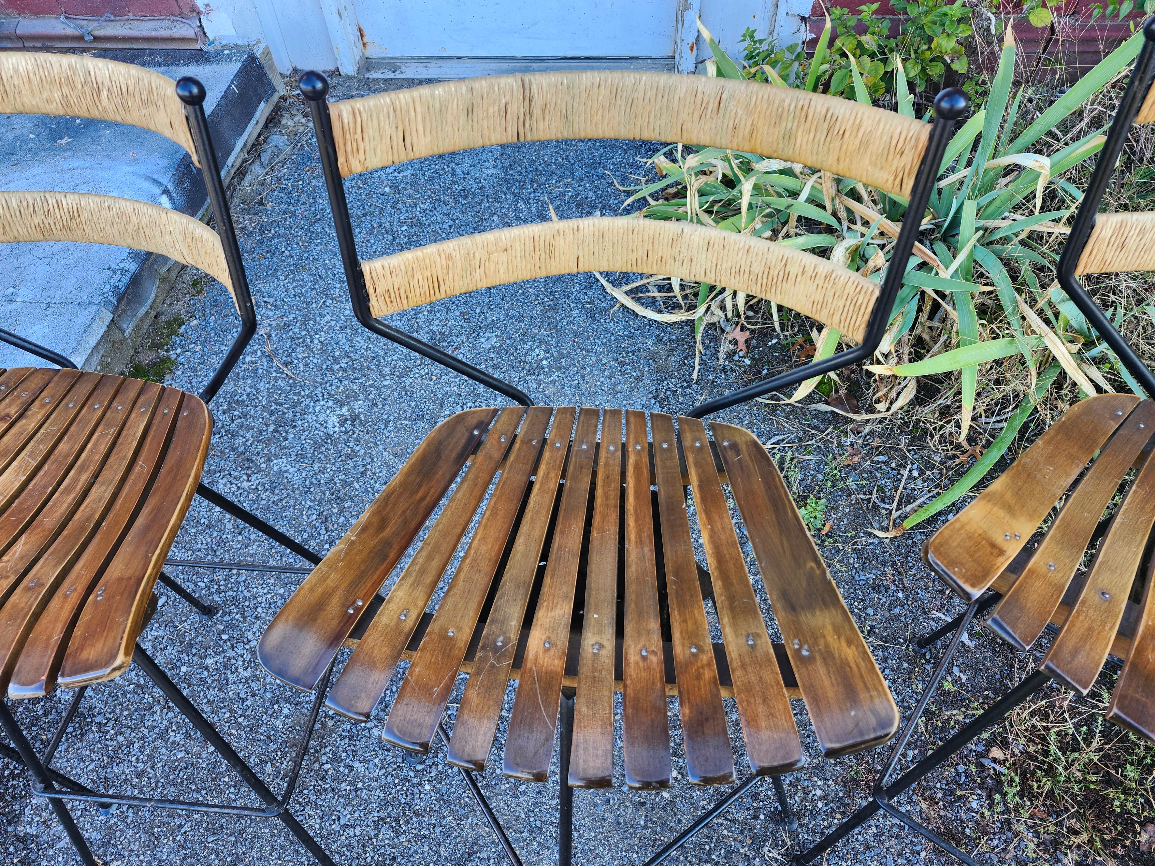 Dos pares de taburetes de barra o de mostrador modernos de mediados de siglo Hierro arce y rafia Umanoff en venta 3