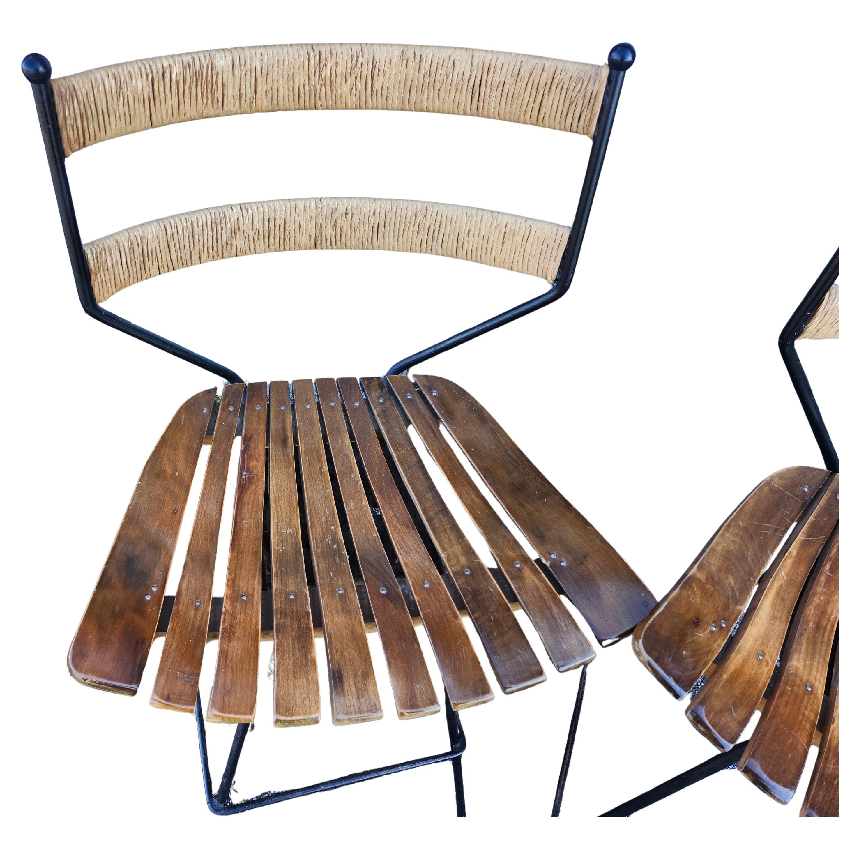 Dos pares de taburetes de barra o de mostrador modernos de mediados de siglo Hierro arce y rafia Umanoff Moderno de mediados de siglo en venta