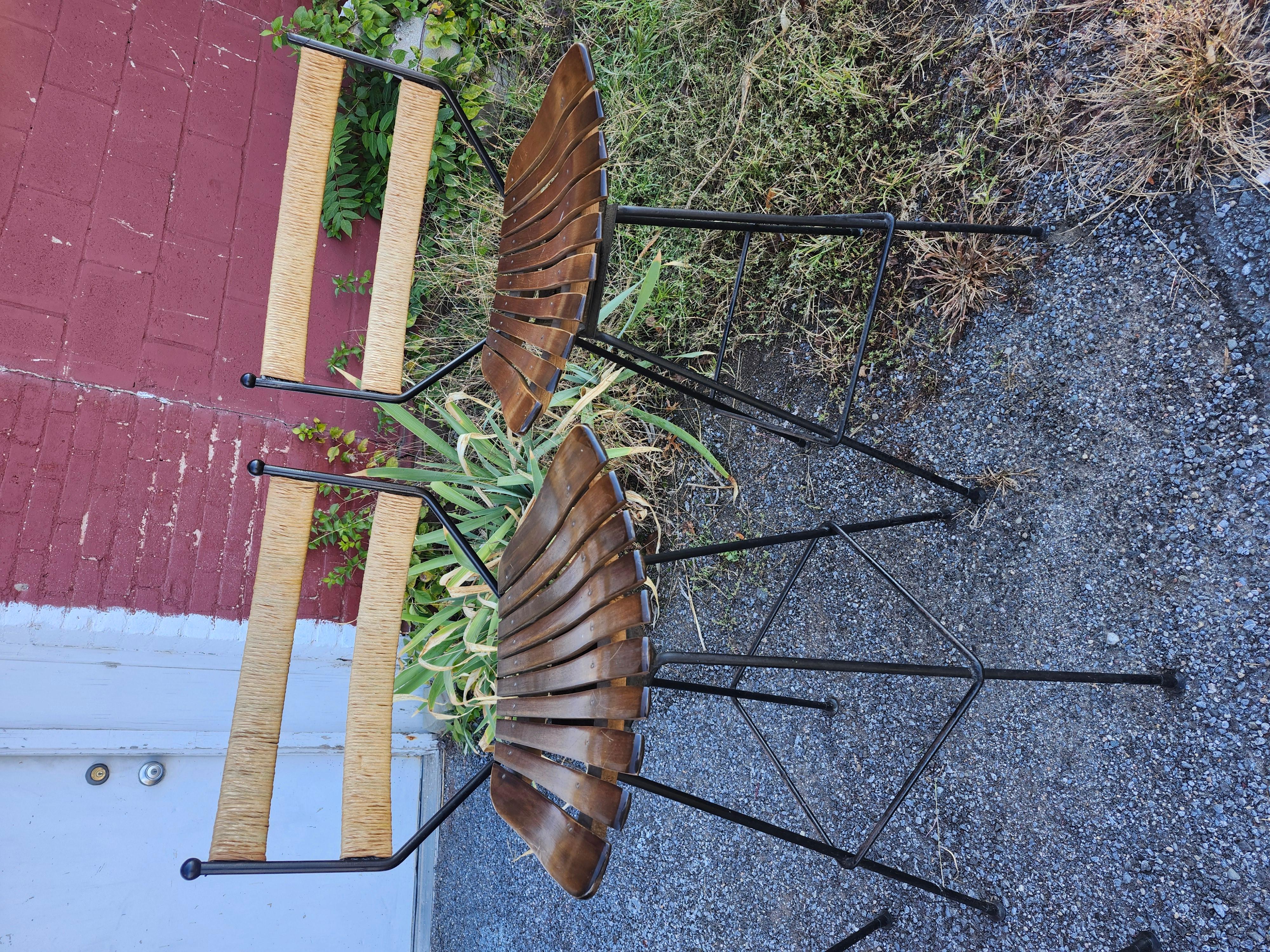 Dos pares de taburetes de barra o de mostrador modernos de mediados de siglo Hierro arce y rafia Umanoff en venta 1