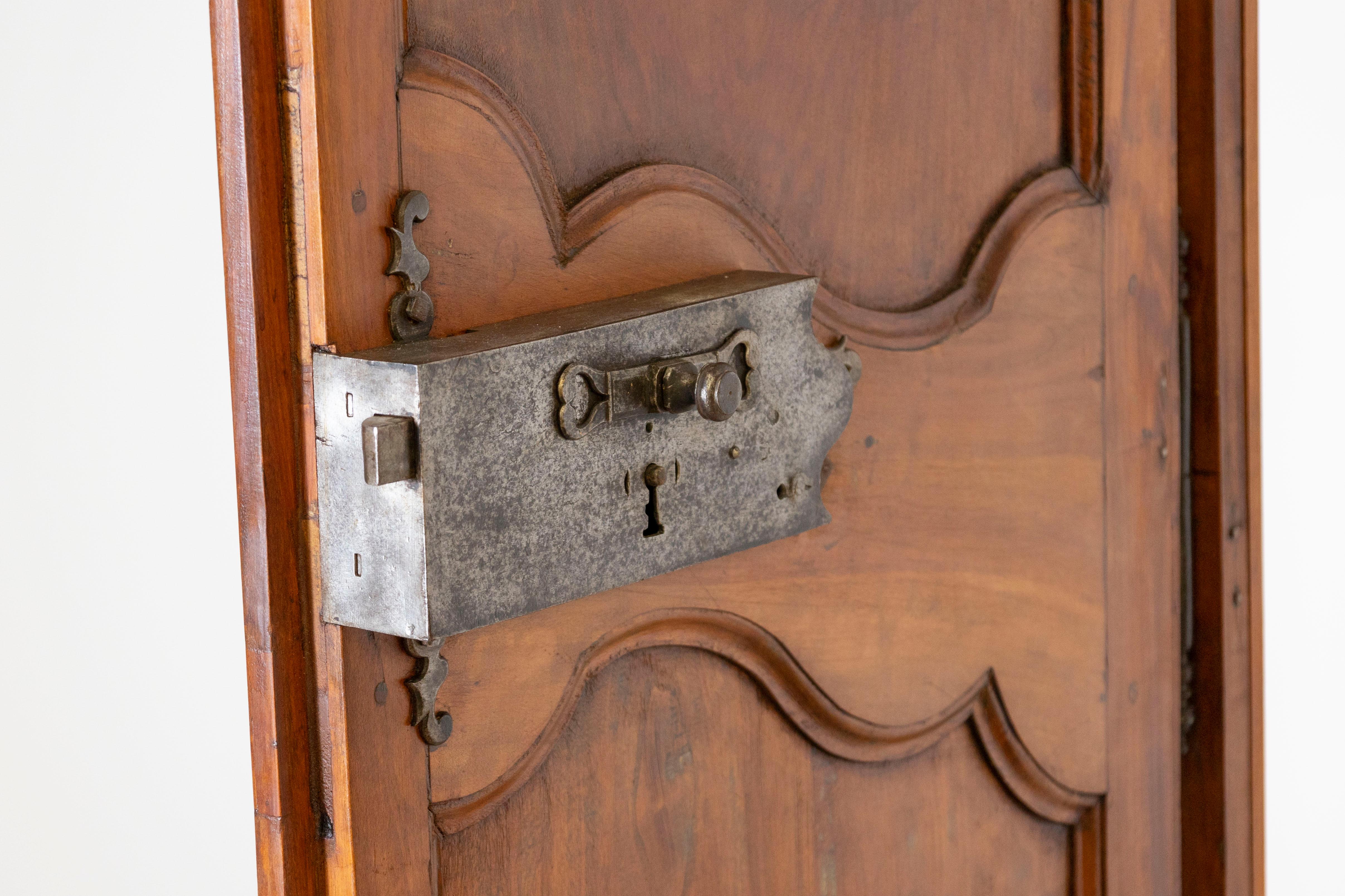 Two Pairs of 18th Century French Alder Communication Doors From Avignon For Sale 6