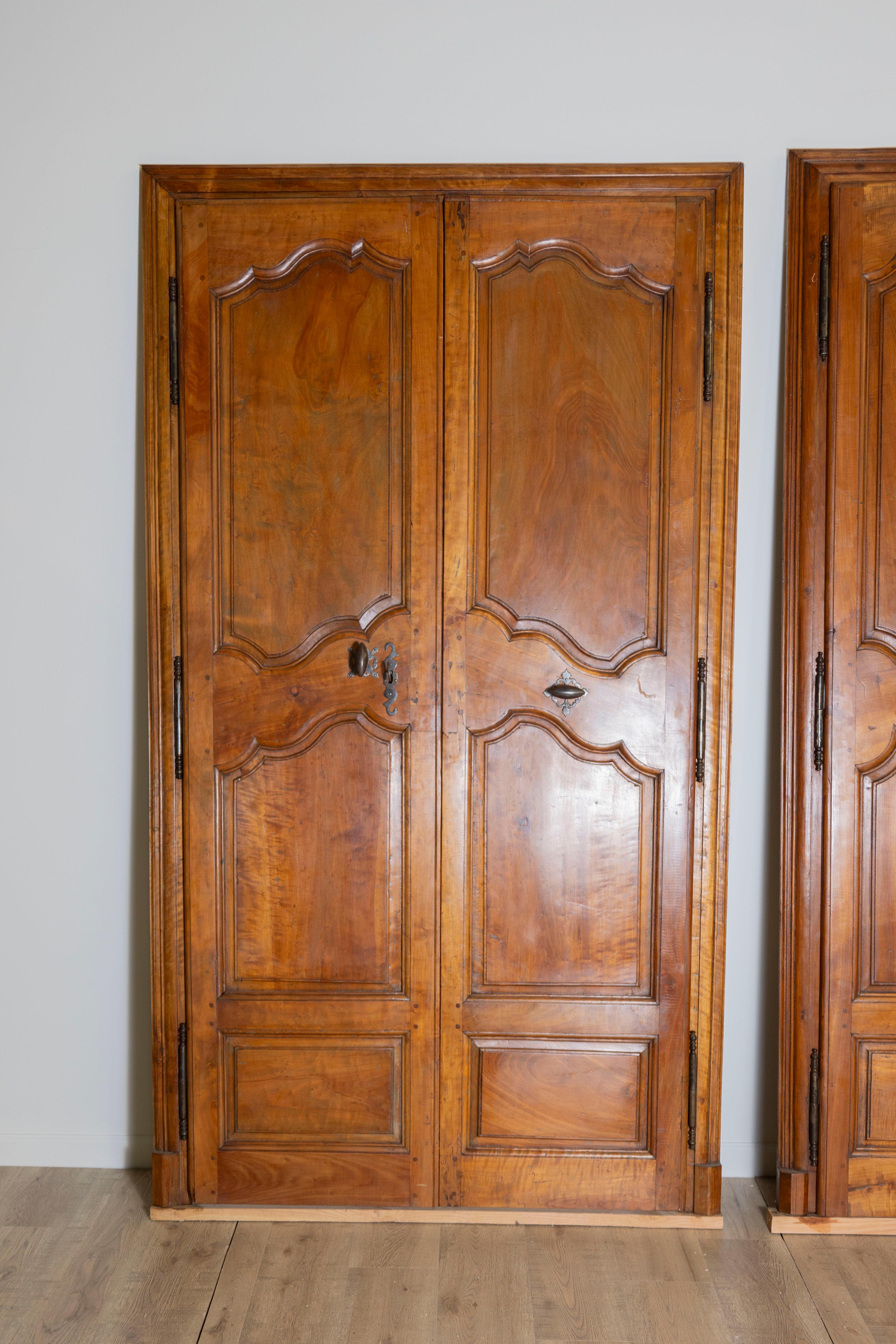 Two Pairs of 18th Century French Alder Communication Doors From Avignon In Good Condition For Sale In Atlanta, GA