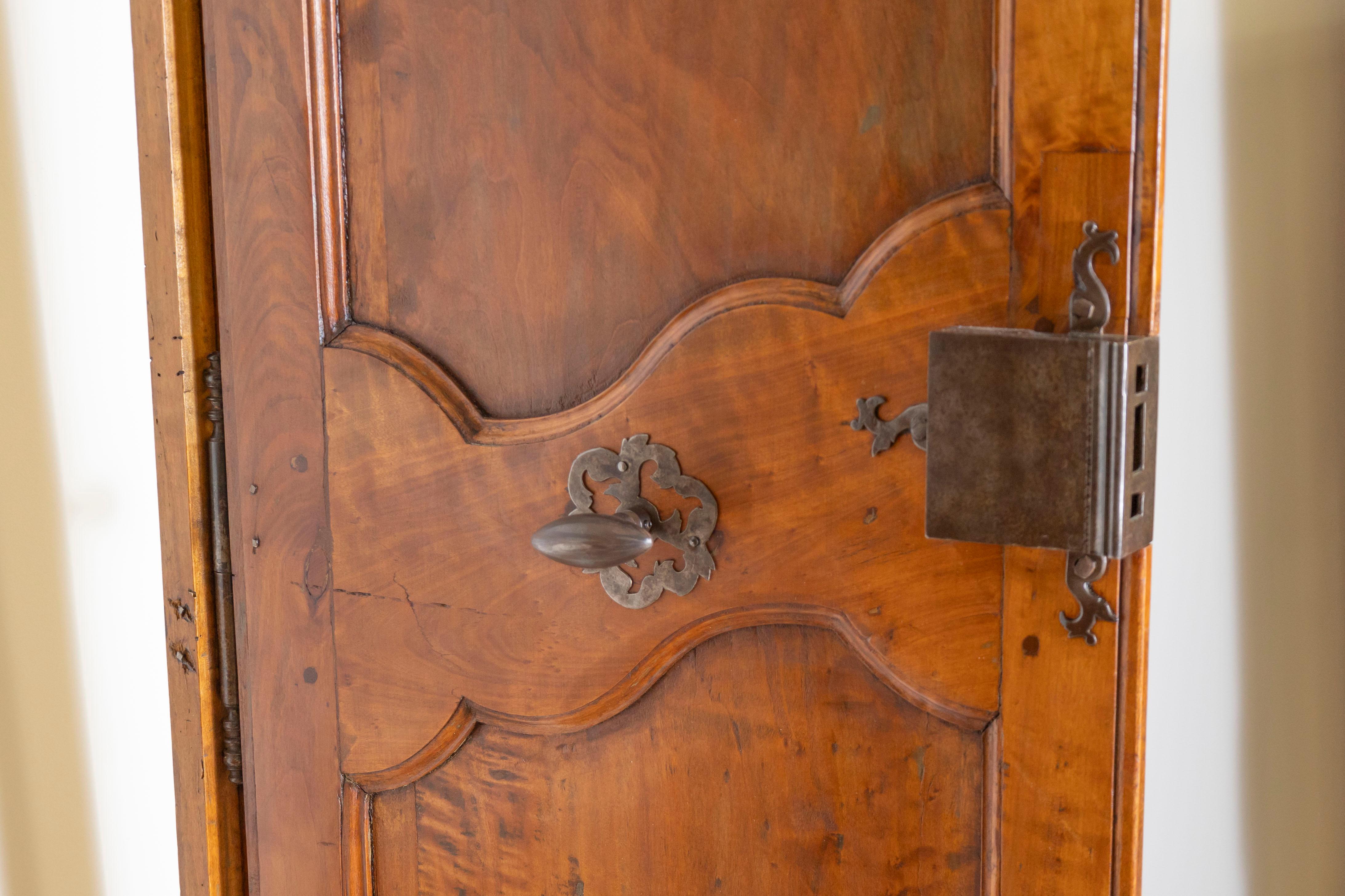 Two Pairs of 18th Century French Alder Communication Doors From Avignon For Sale 1