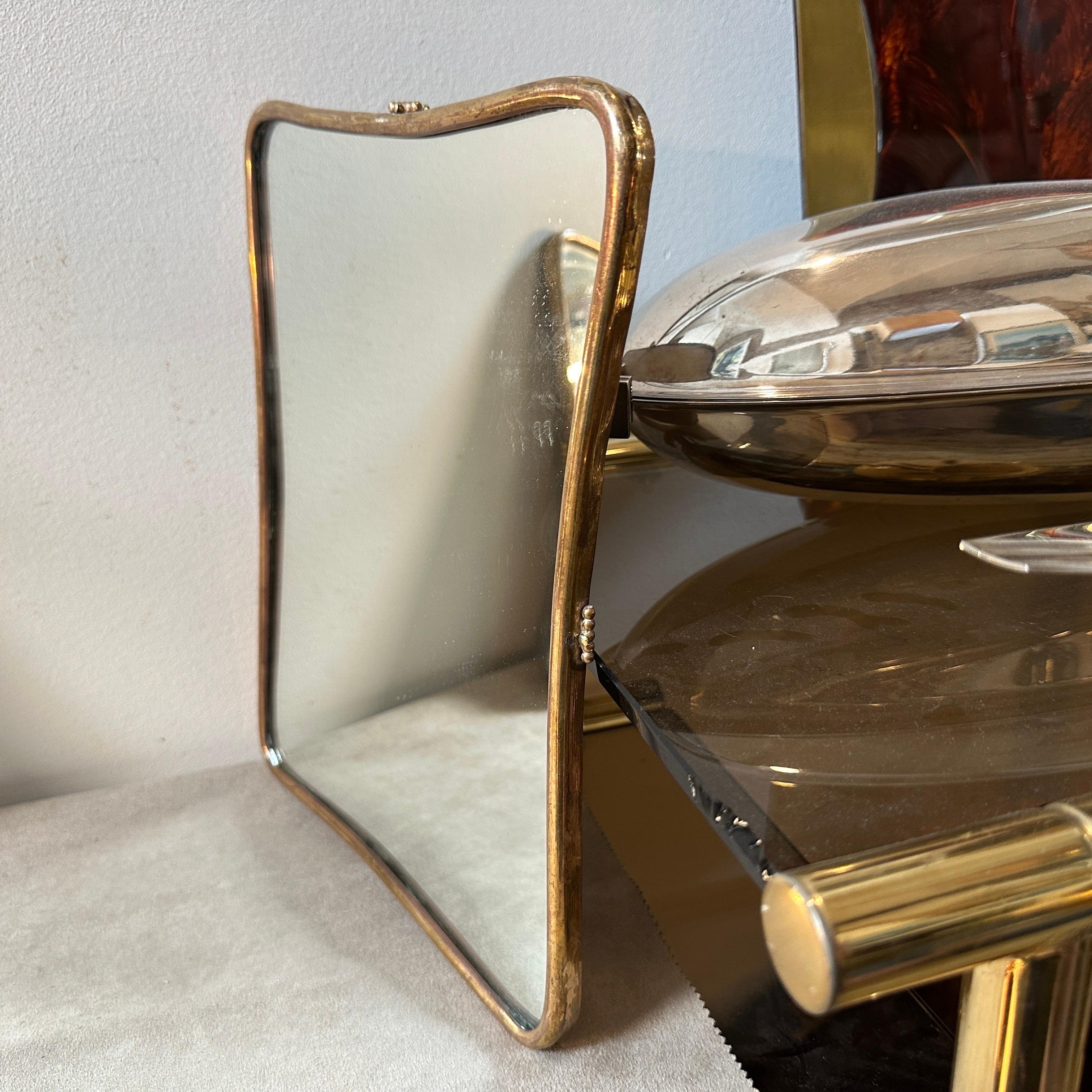 A pair of 1950s Gio Ponti Style Mid-Century Modern Brass Small Wall Mirrors For Sale 1