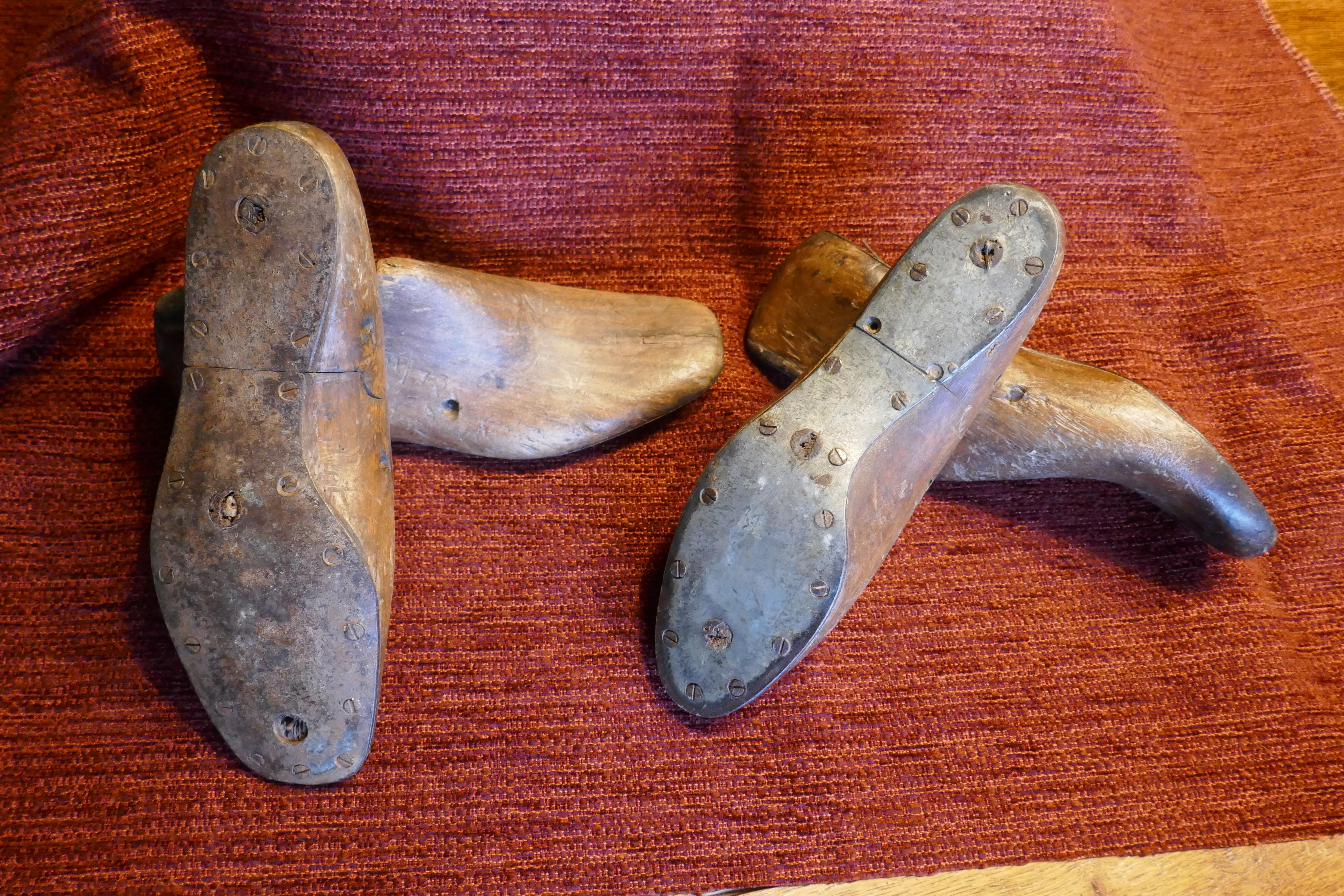 Two Pairs of 19th Century Decorative Rustic Antique Shoe Lasts For Sale 1