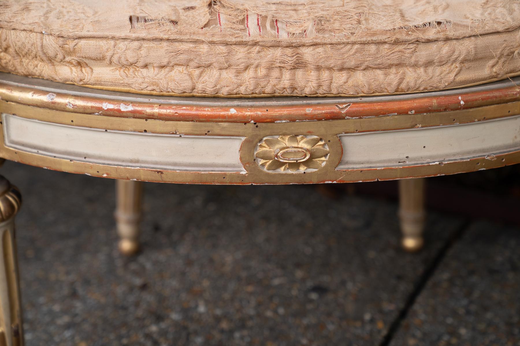 Paar vergoldete und bemalte Sessel aus dem 19. Jahrhundert im Zustand „Gut“ im Angebot in New Orleans, LA
