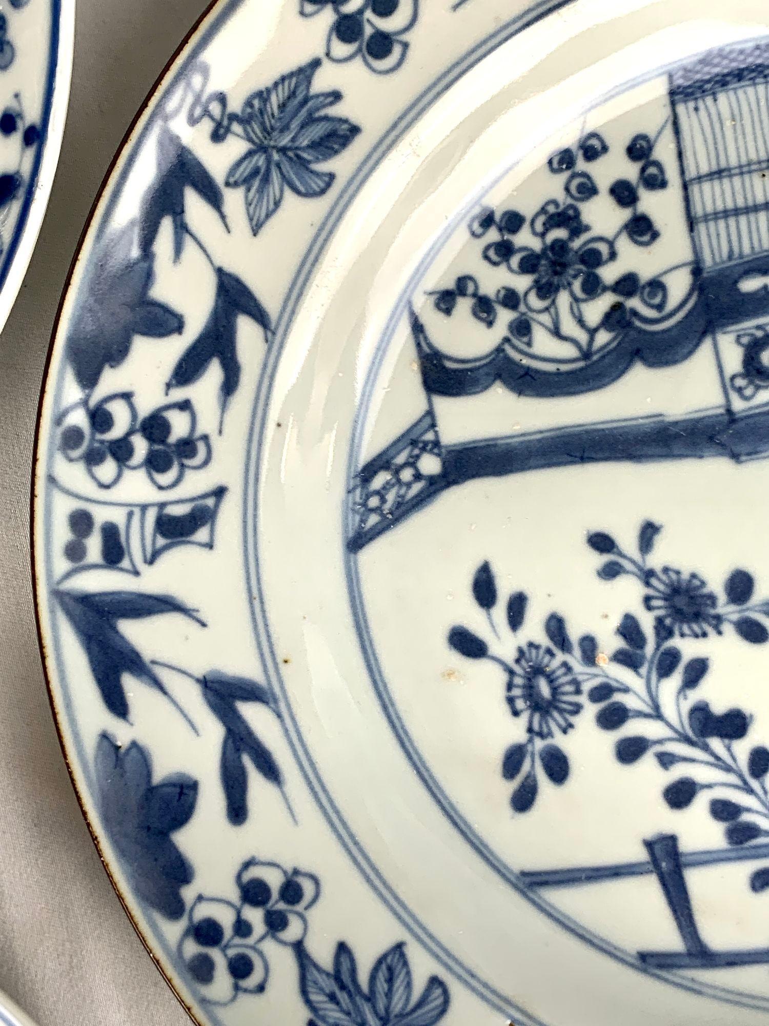 Two Pairs of Blue and White Chinese Porcelain Dishes 18th Century For Sale 7