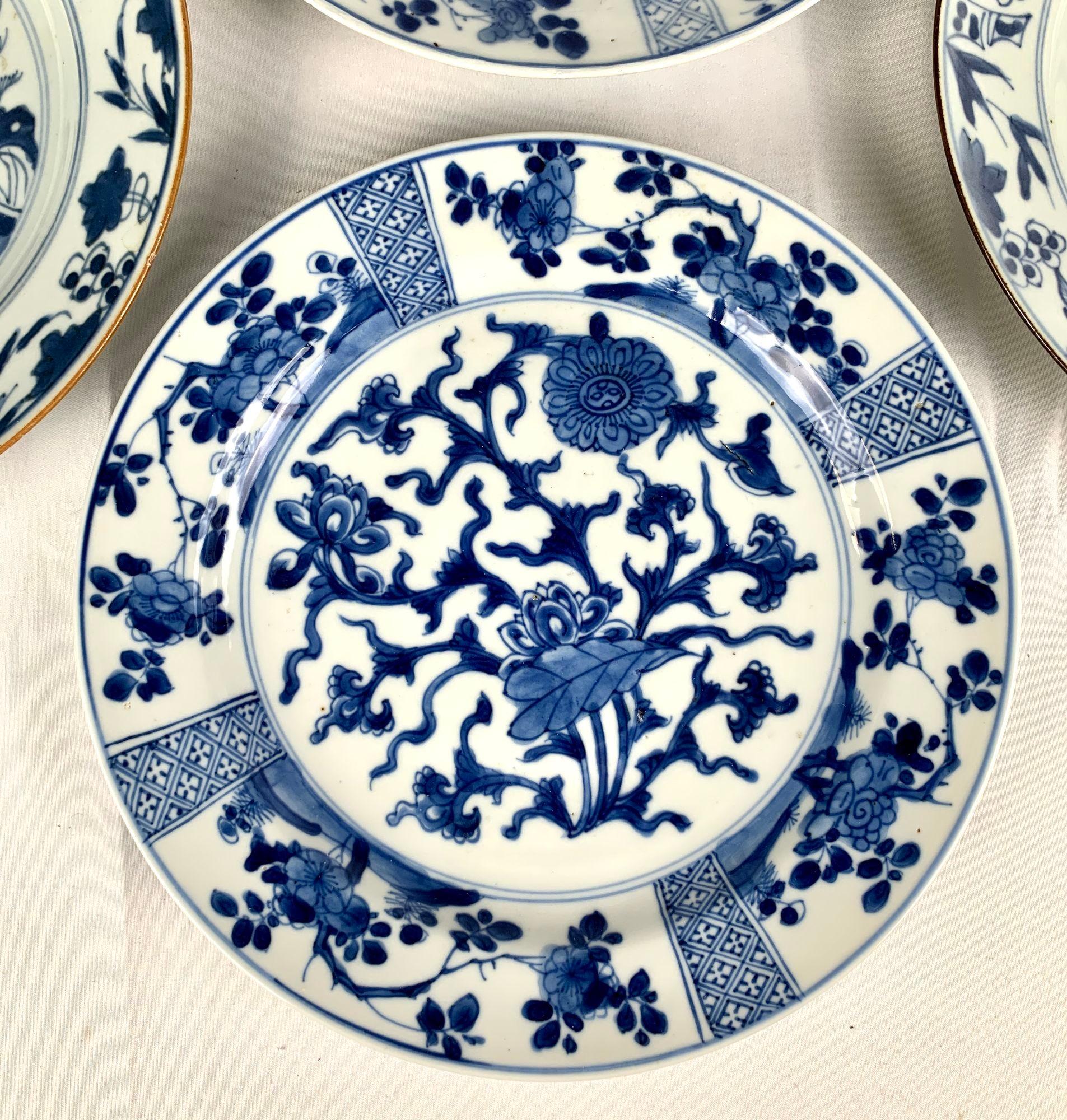 Hand-Painted Two Pairs of Blue and White Chinese Porcelain Dishes 18th Century For Sale