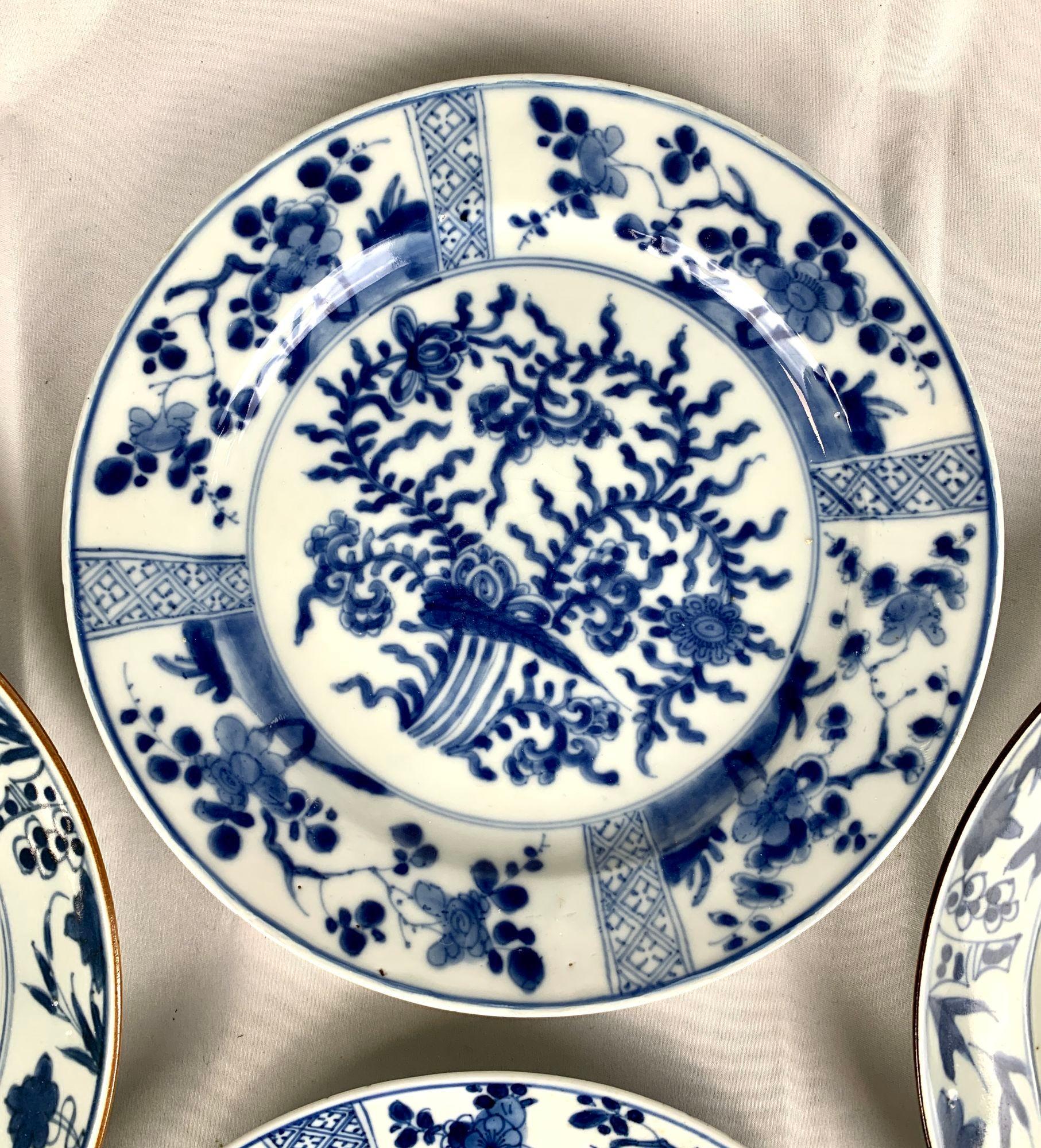 Two Pairs of Blue and White Chinese Porcelain Dishes 18th Century In Excellent Condition For Sale In Katonah, NY