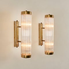 Deux paires d'appliques murales en laiton et une paire en nickel, indice de protection IP44