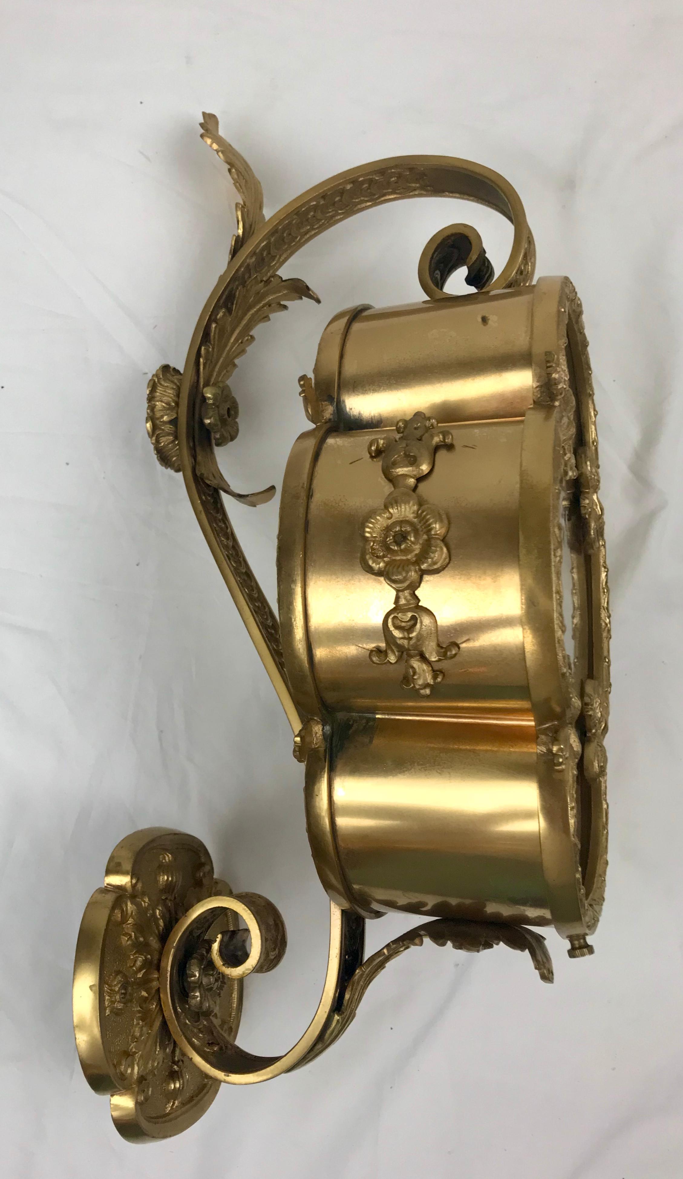 Paar Bronze venezianischen Stil Wandlaternen oder Wandleuchter im Angebot 3