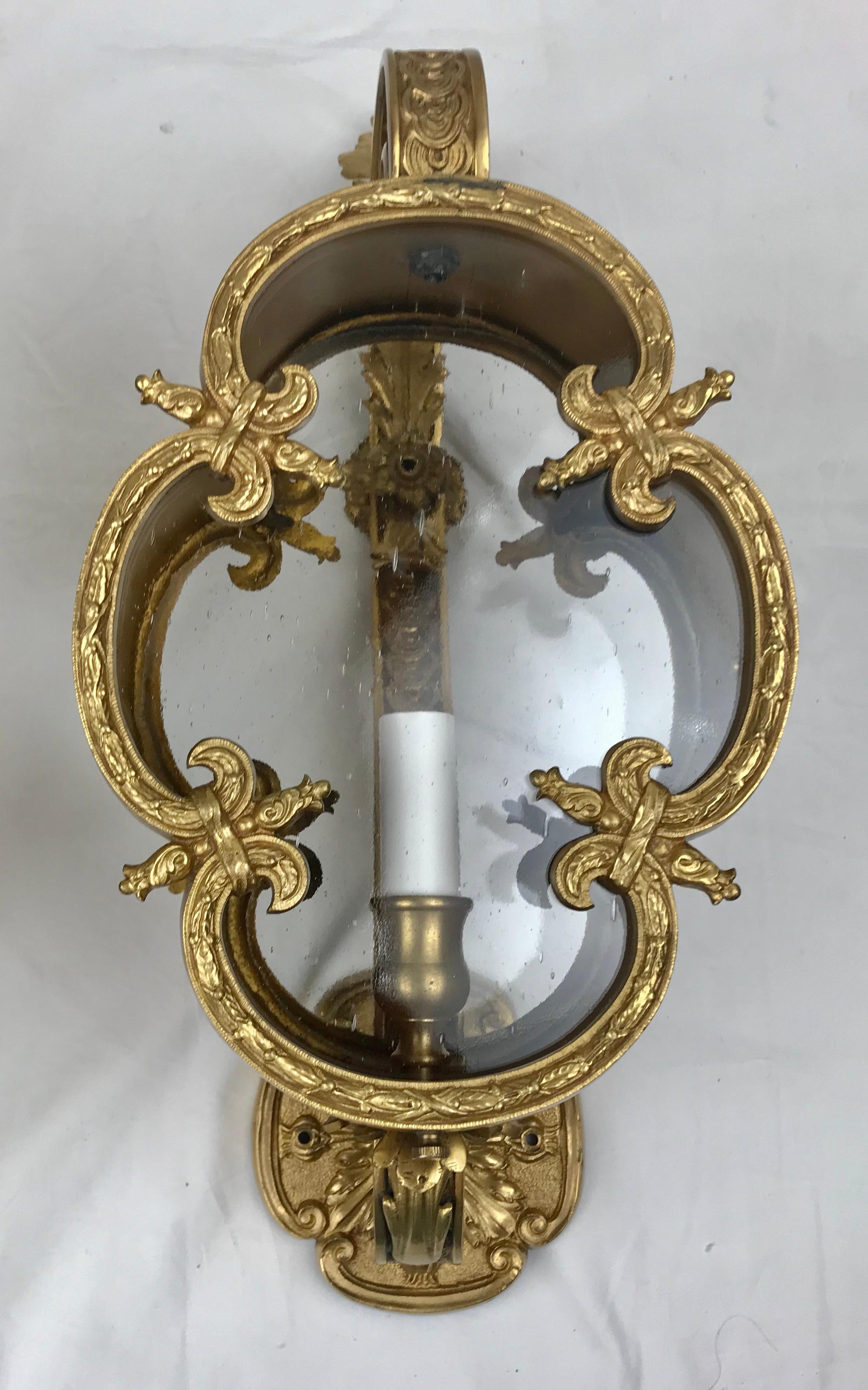 Paar Bronze venezianischen Stil Wandlaternen oder Wandleuchter (Italienisch) im Angebot