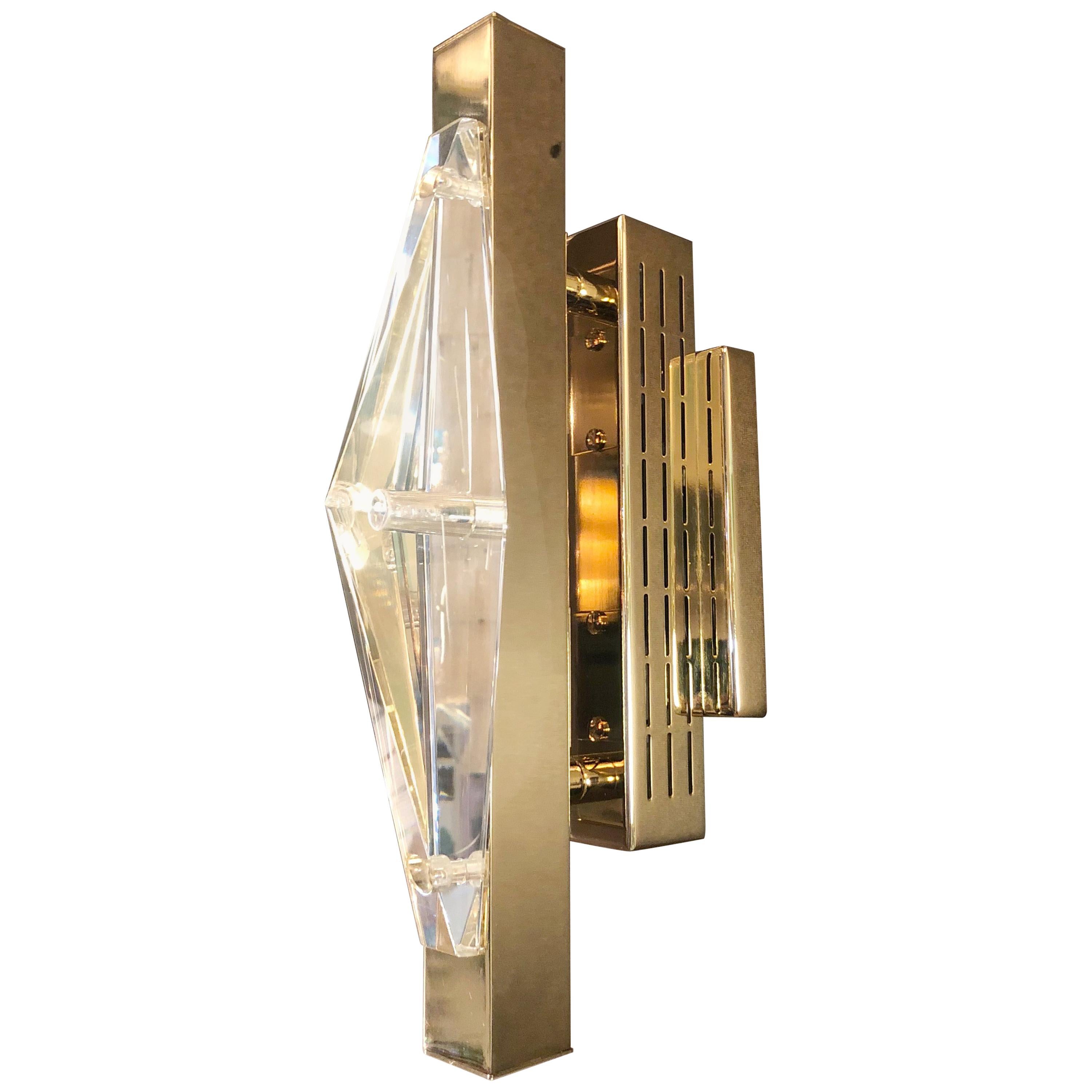 Limited edition Italian wall light or flush mount with clear faceted crystal on gold-plated finish / Designed by Fabio Bergomi for Fabio Ltd / Made in Italy
1 light / G4 LED type / max 2W
Measures: Height 15.75 inches / Width 4.25 inches / Depth 7.5