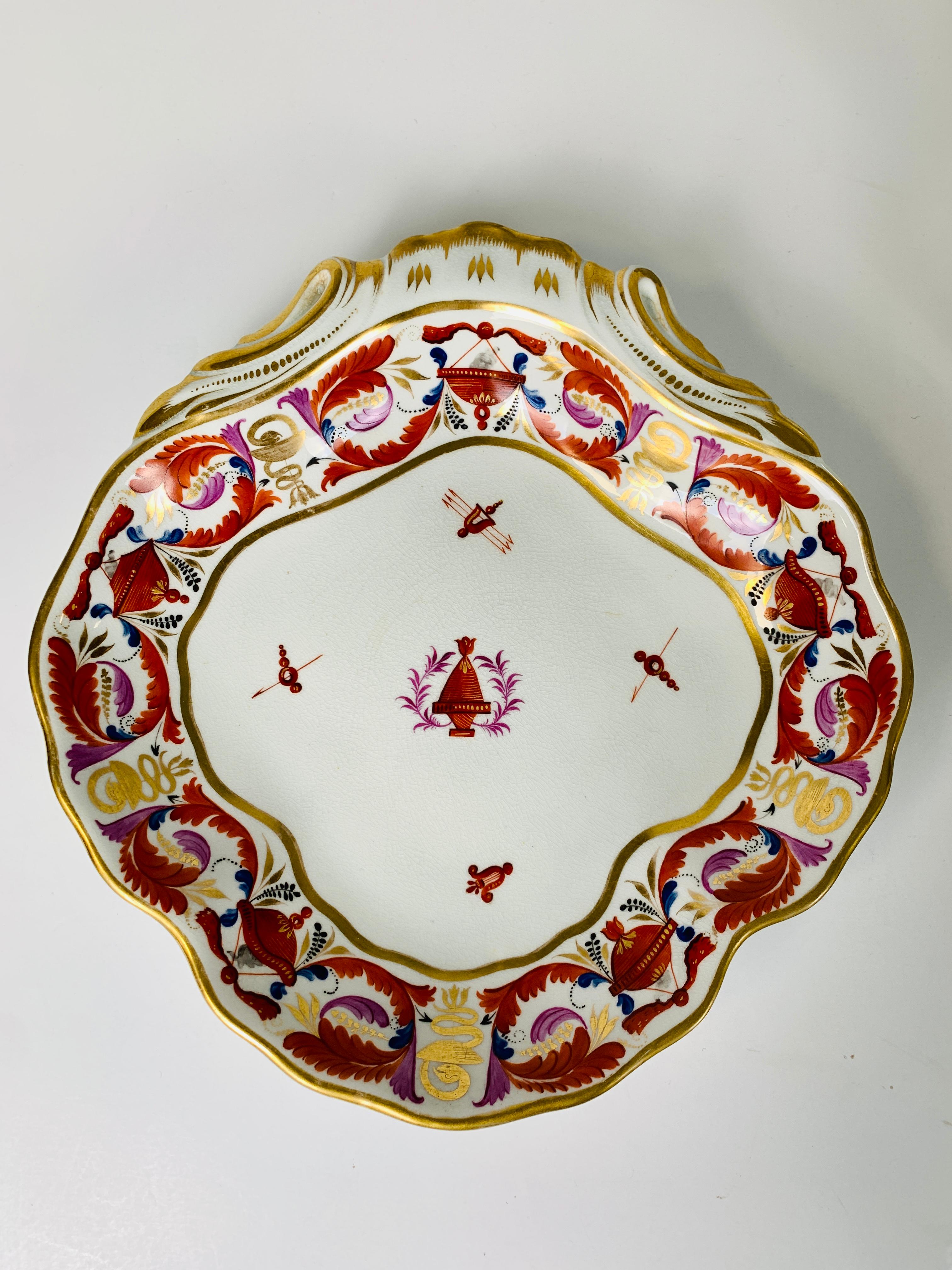 Deux paires de plats en porcelaine de Derby peints à la main Angleterre, datant d'environ 1810 en vente 1