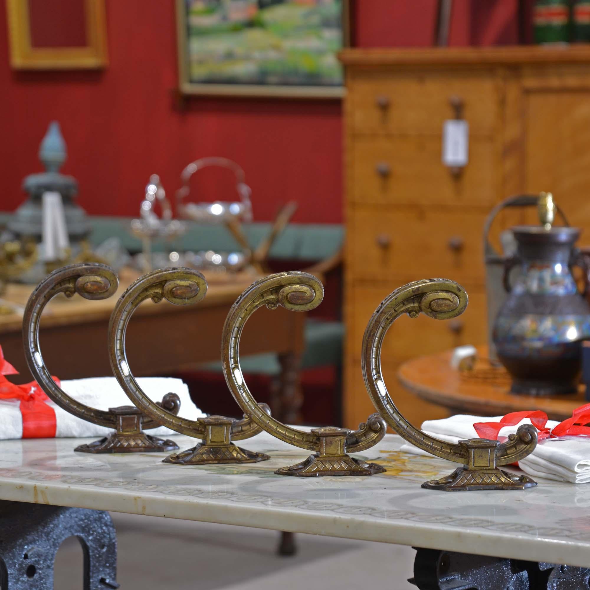 Due coppie di fermatende in ormolu francese del XIX secolo in vendita 2