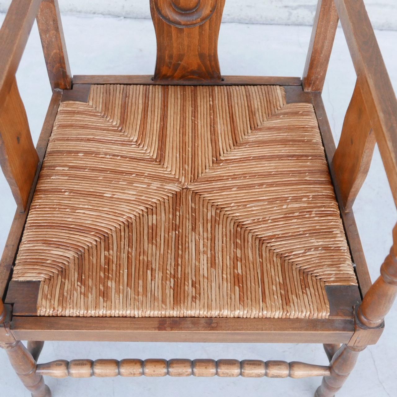 Paar französische Sessel aus Binsen-Eiche aus der Mitte des Jahrhunderts im Angebot 5