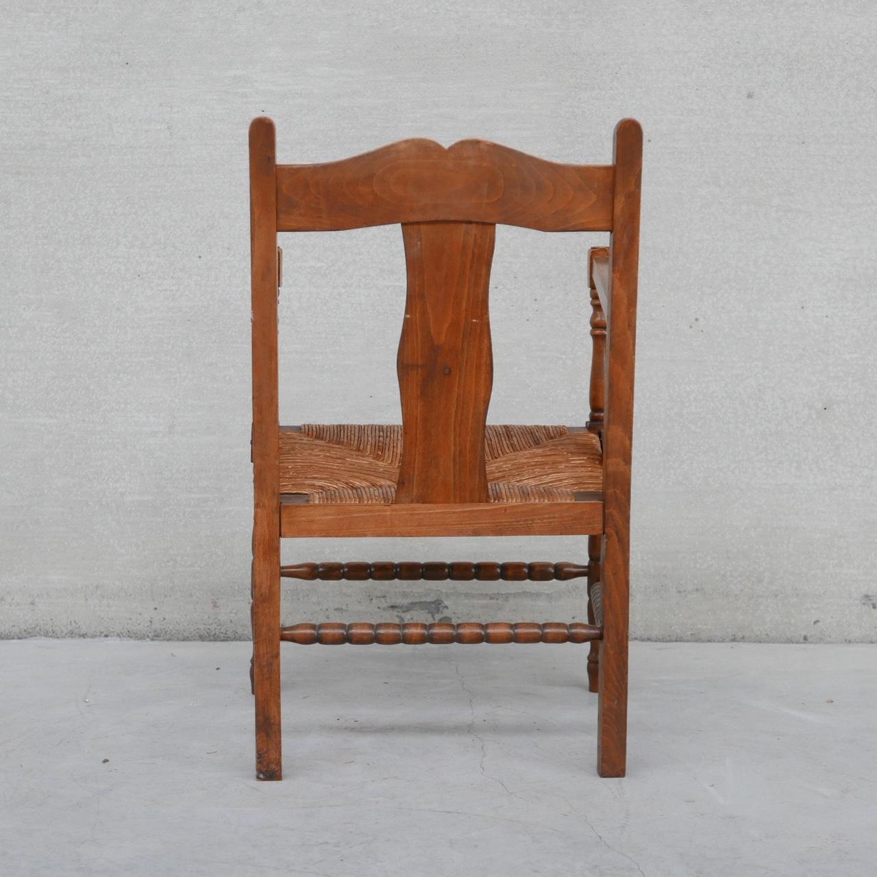 Paar französische Sessel aus Binsen-Eiche aus der Mitte des Jahrhunderts im Angebot 11