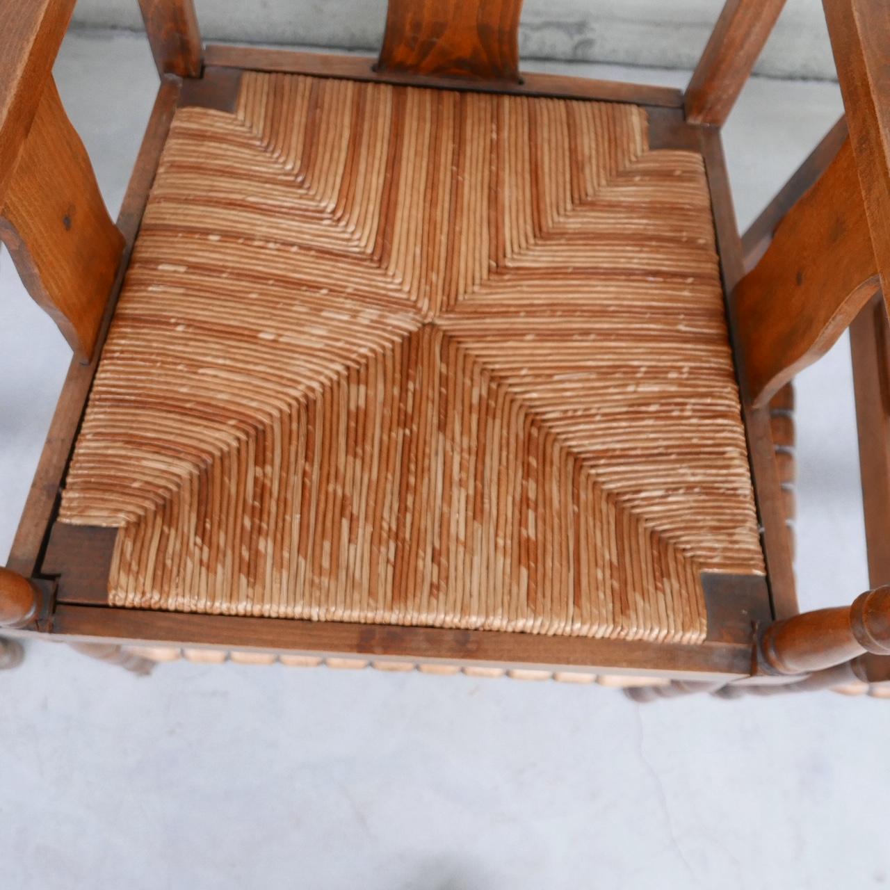 Paar französische Sessel aus Binsen-Eiche aus der Mitte des Jahrhunderts (20. Jahrhundert) im Angebot