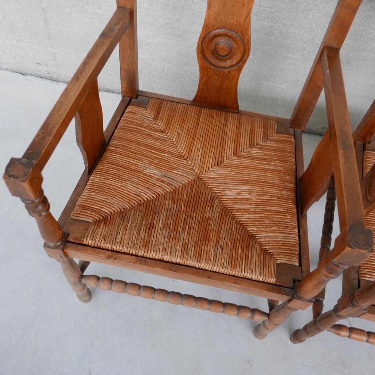 Paar französische Sessel aus Binsen-Eiche aus der Mitte des Jahrhunderts im Angebot 1