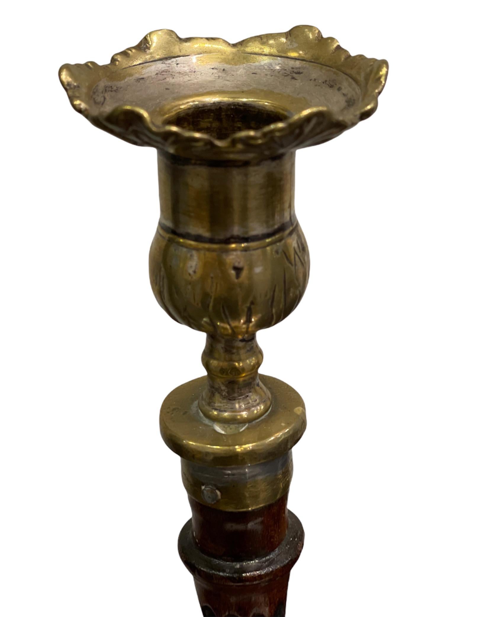 Due coppie di candelieri in mogano e ottone del XVIII secolo di Giorgio II in vendita 1