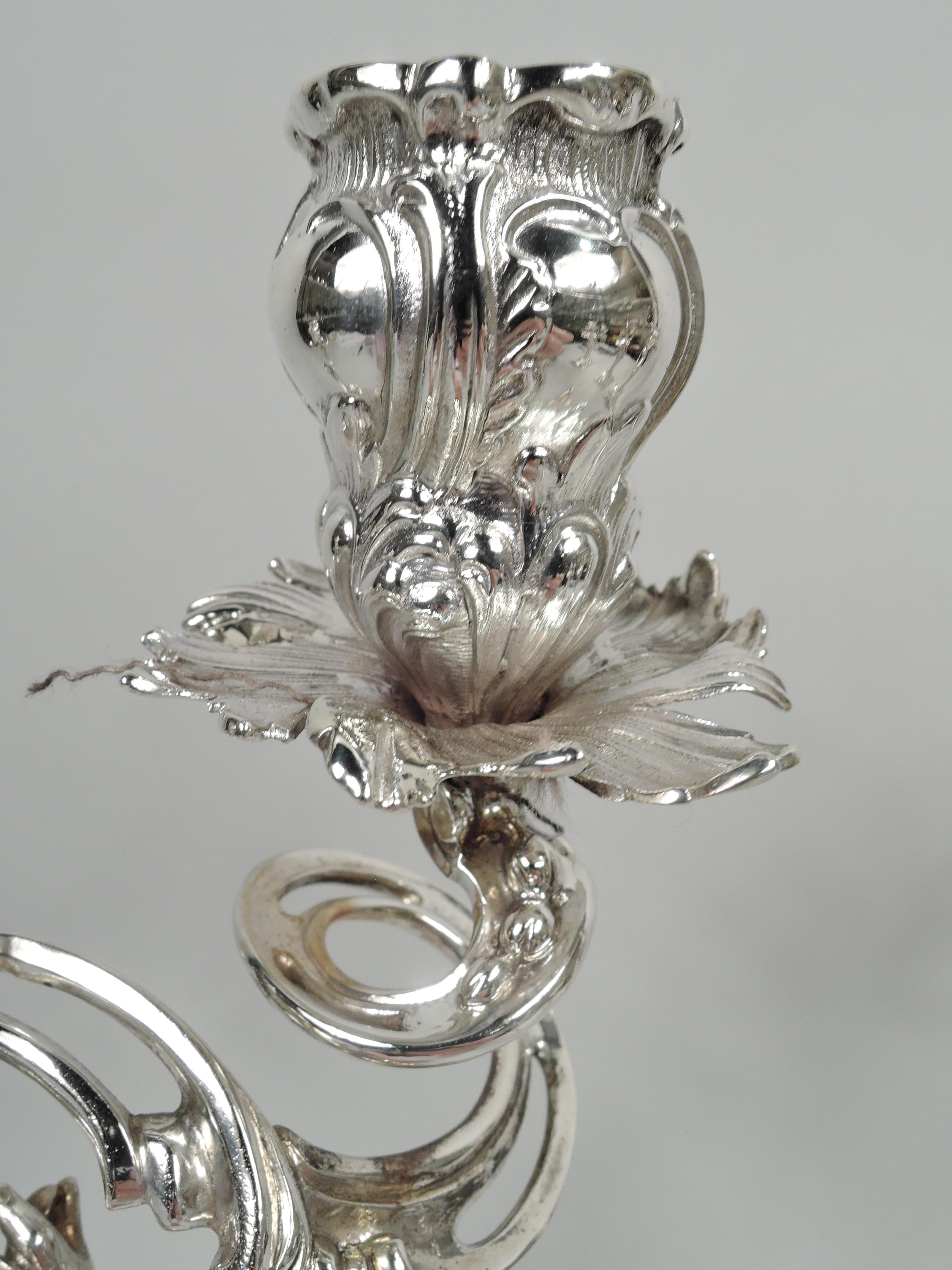 Due coppie di candelabri tedeschi Art Nouveau Rococò a 2 luci in argento in vendita 2