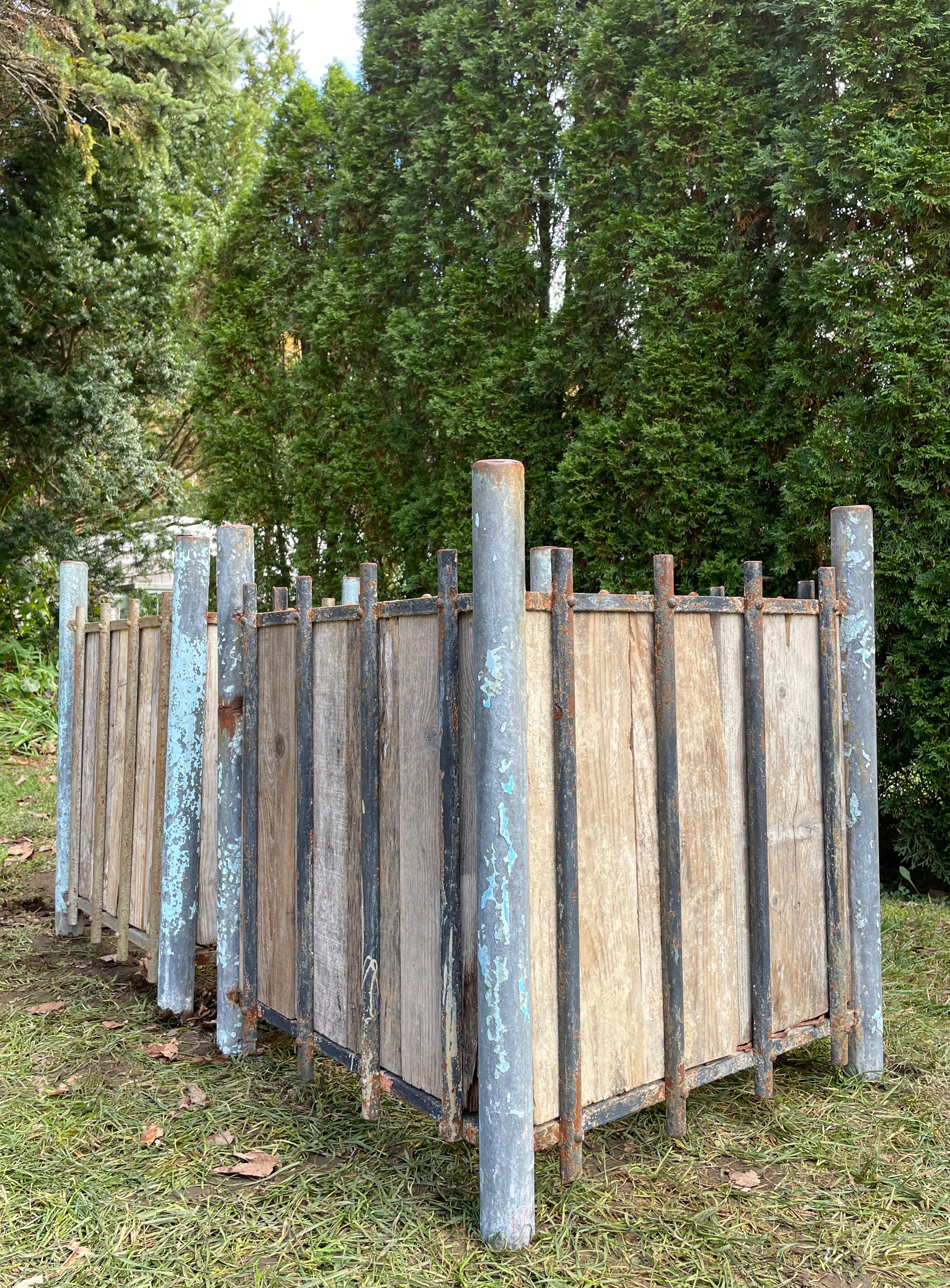 Zwei Paar große französische Versailles-Pflanzgefäße aus der Mitte des Jahrhunderts (Französisch) im Angebot