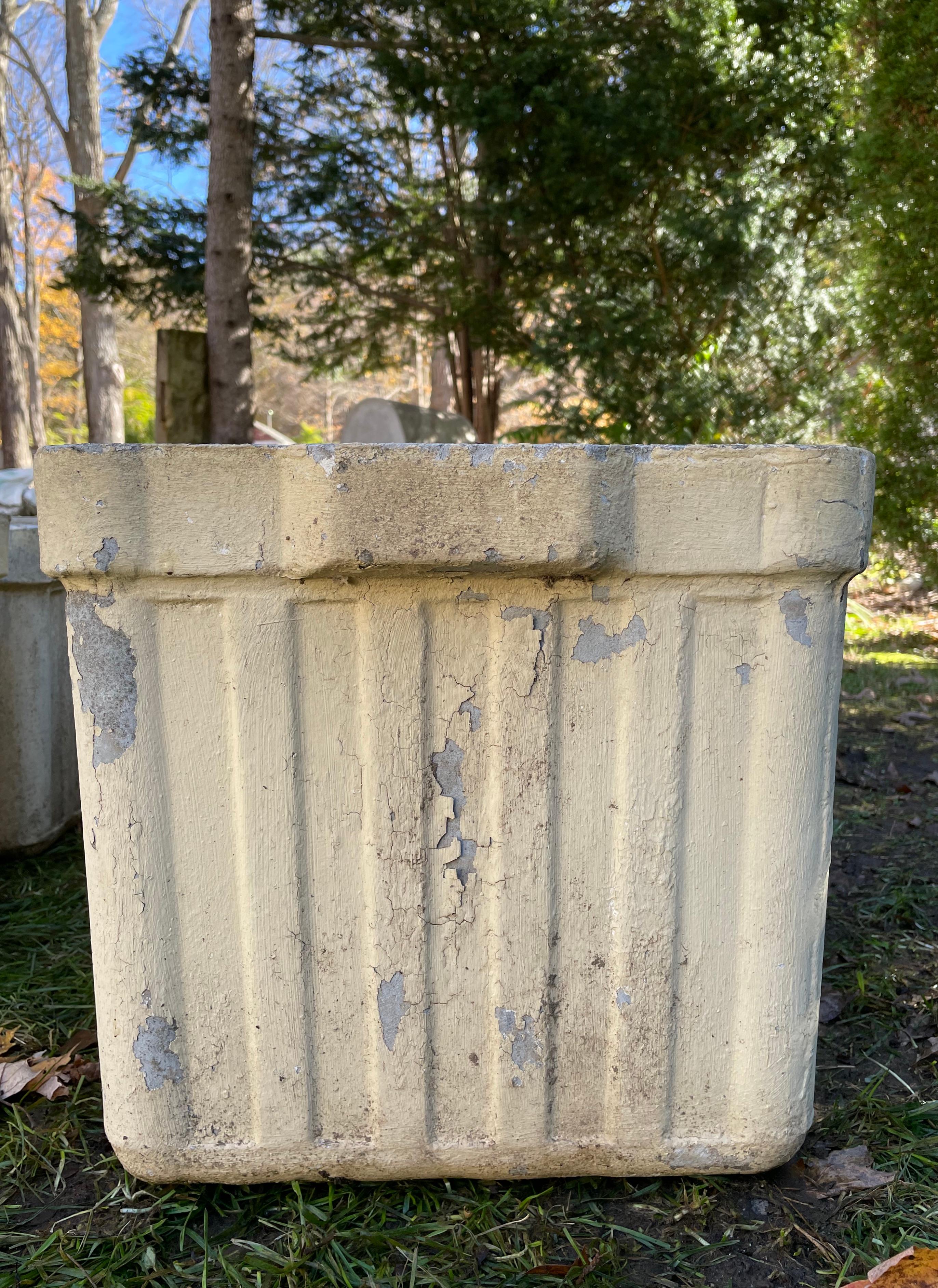 Two Pairs of Medium-Sized Square Ribbed Planters by Willy Guhl For Sale 1
